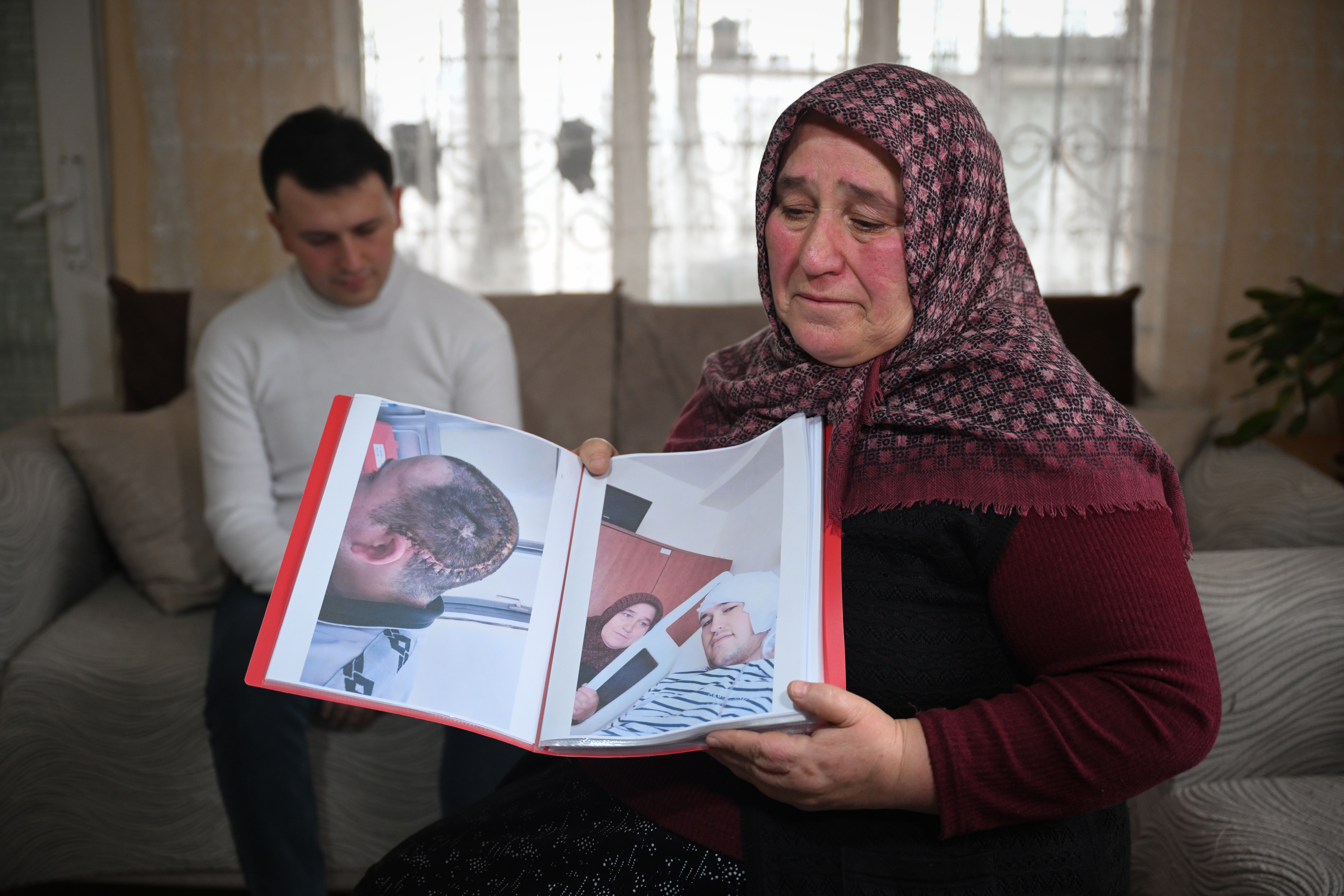 Staj yaptığı iş yerinde kafasından yaralanan genç yapay kemik ameliyatı için destek bekliyor