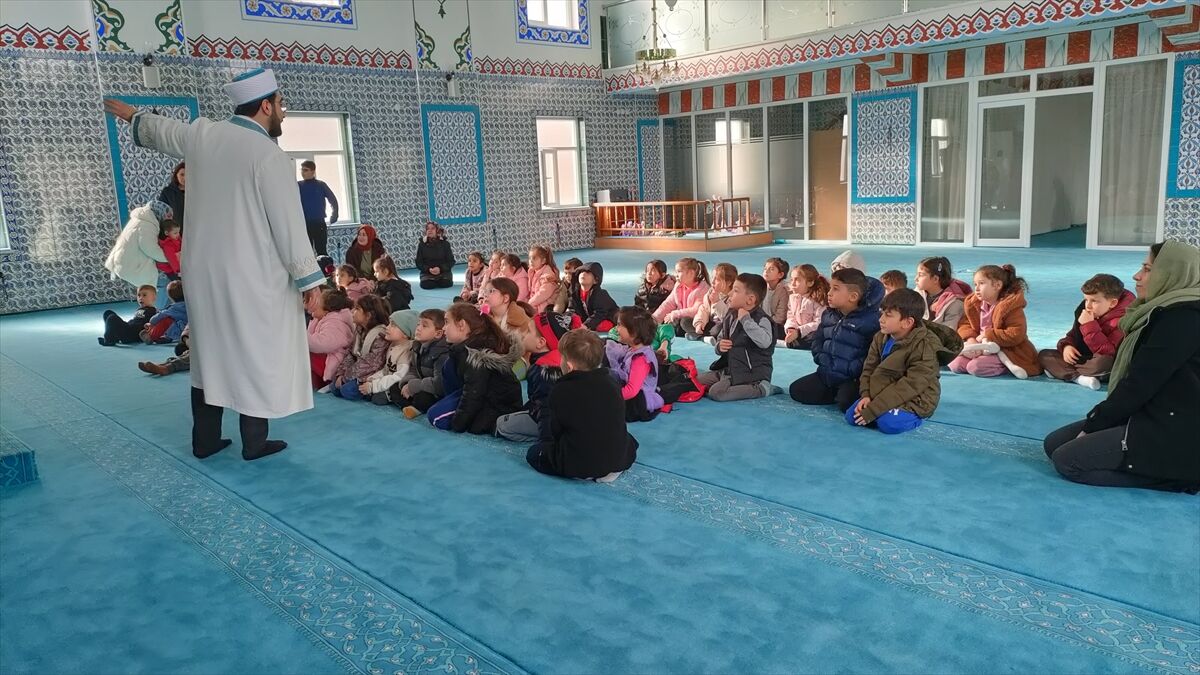 Şabanözü Macide Anne Anaokulu öğrencilerinden cami ziyareti