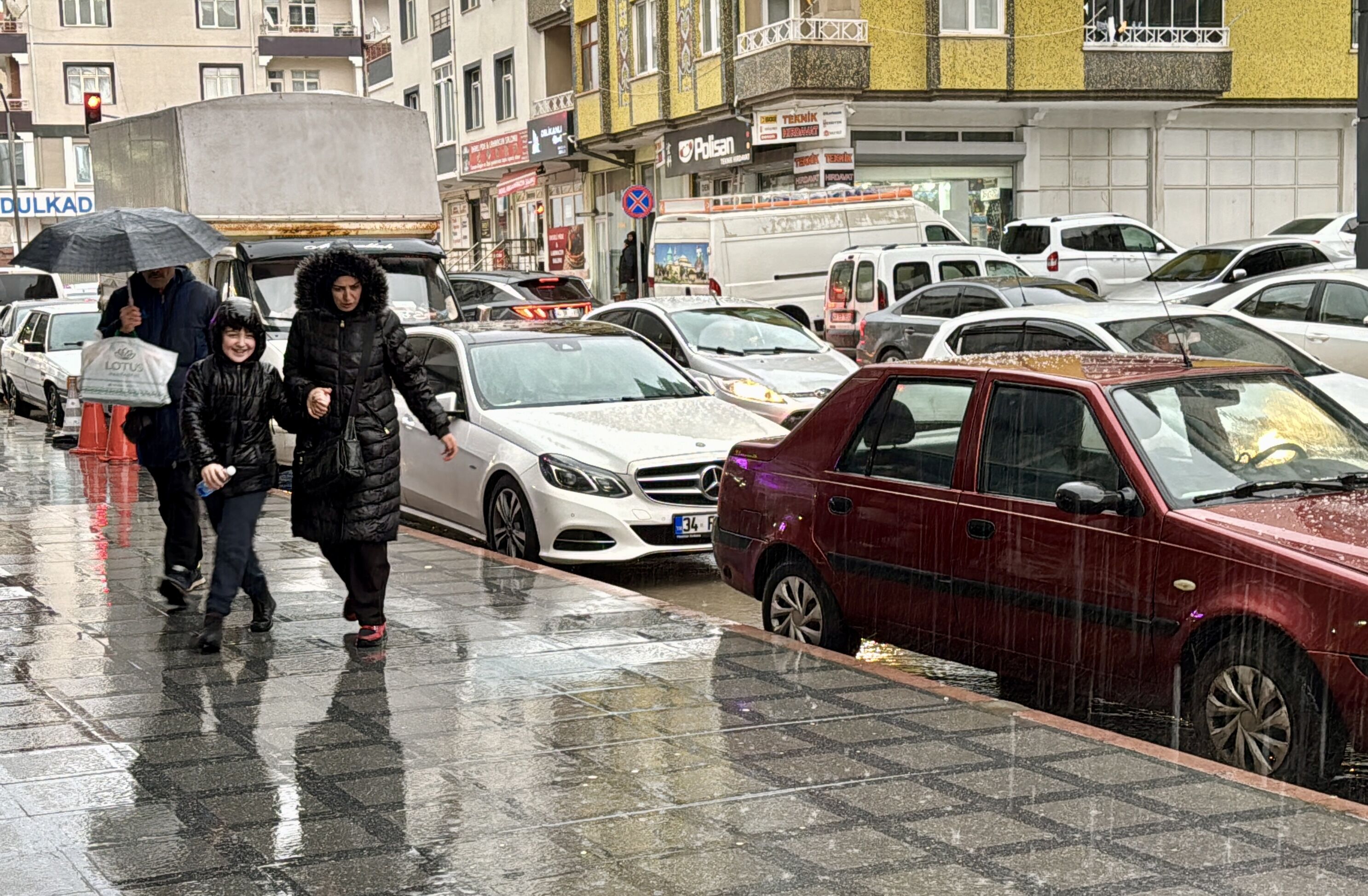 Kırşehir'de sağanak ve dolu etkili oldu