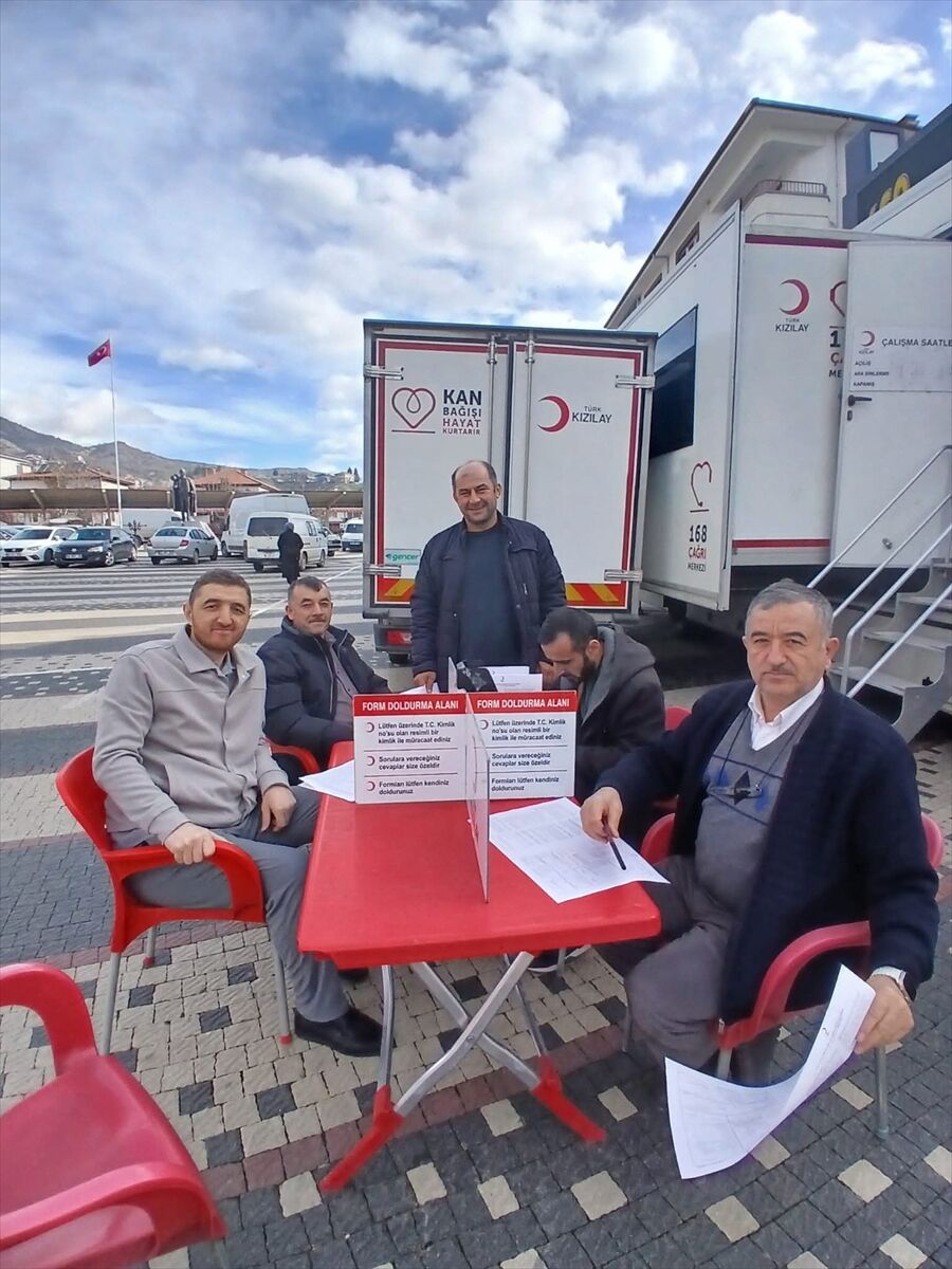 Nallıhan'da müftülük personeli kan bağışında bulundu