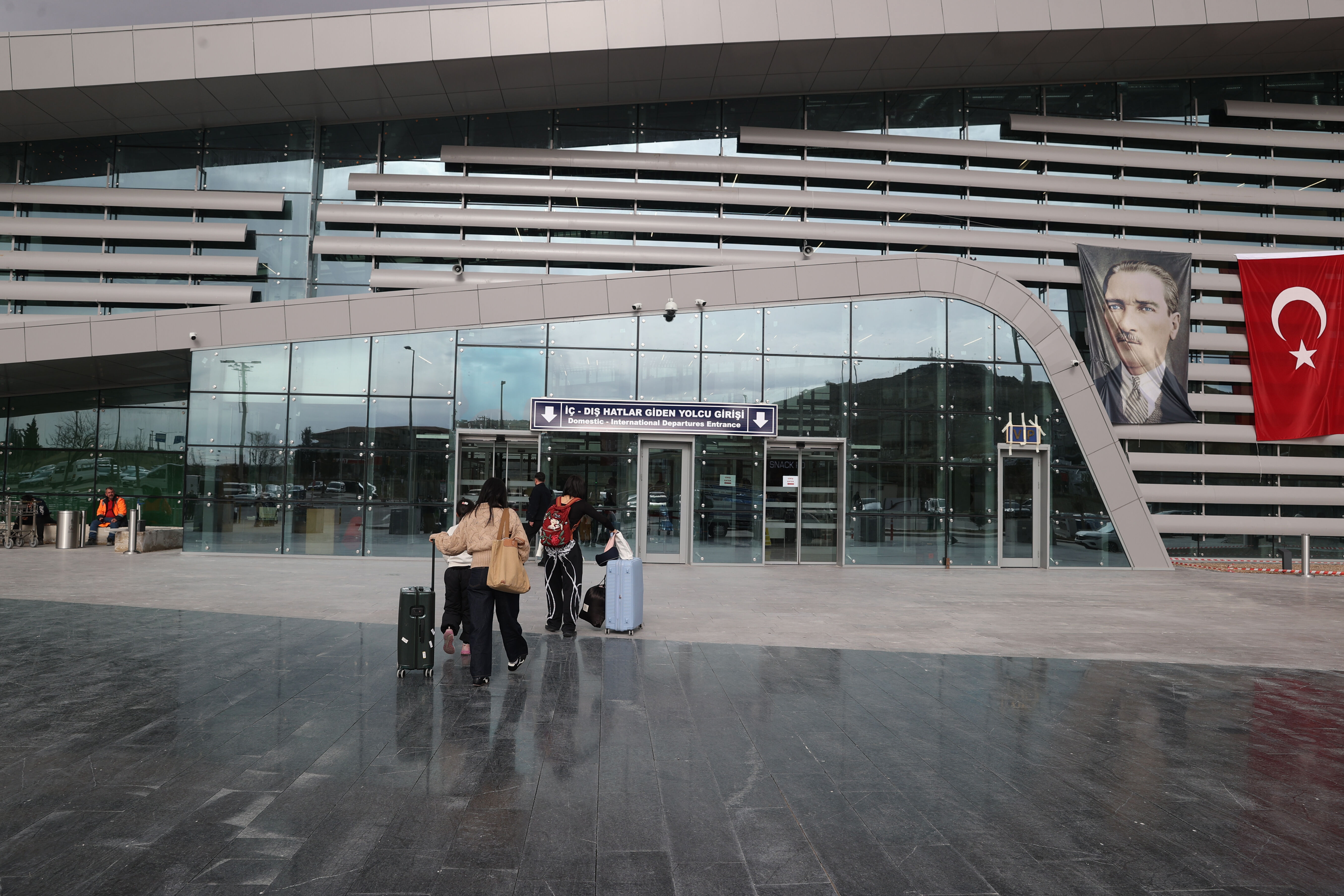 Nevşehir Kapadokya Havalimanı yeni terminal binası ilk yolcularını ağırladı