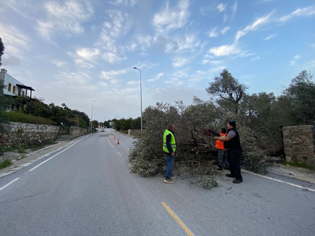 Muğla'da fırtına ve sağanak etkili oluyor
