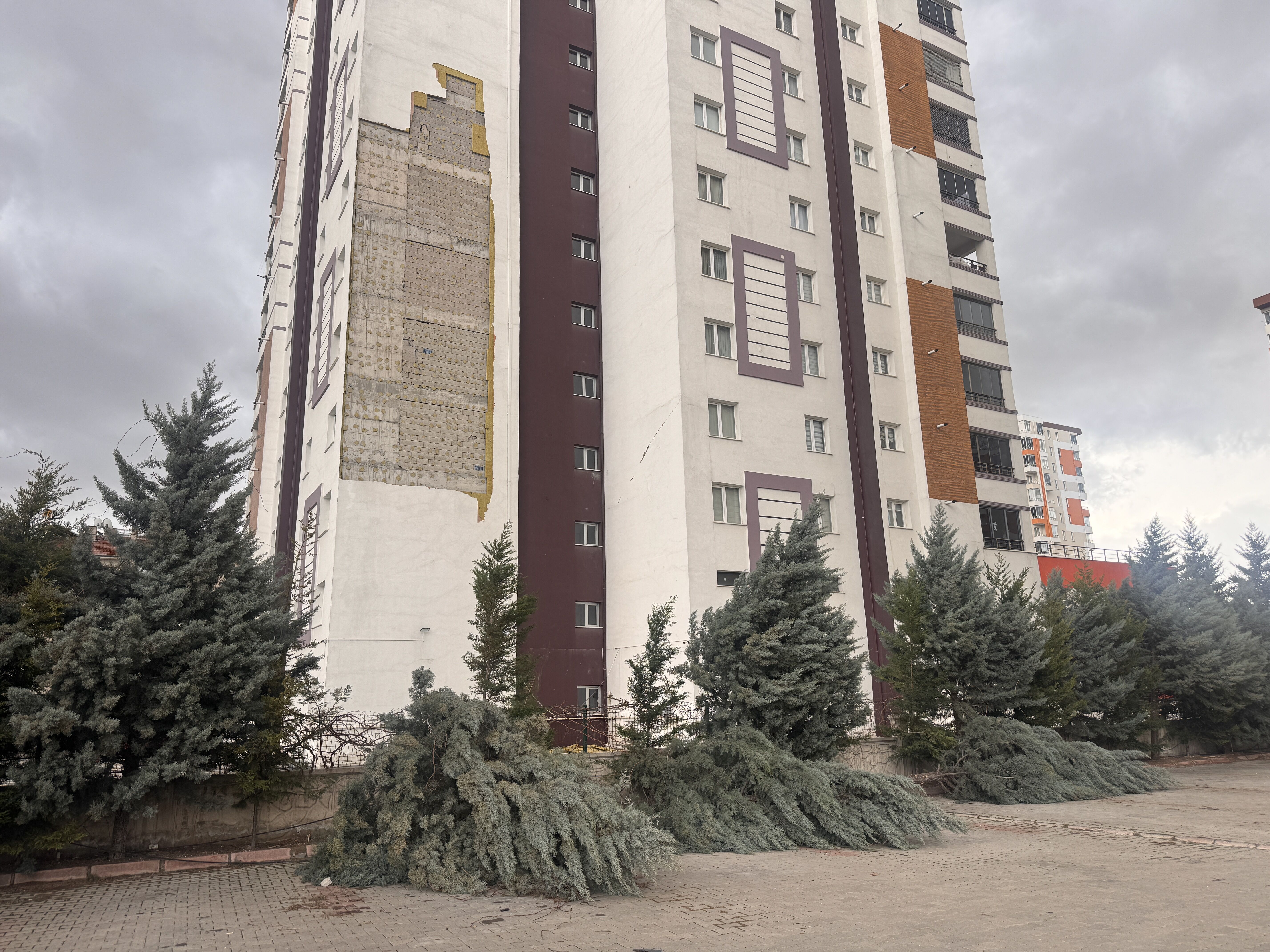 Kayseri'de fırtına yaşamı olumsuz etkiledi