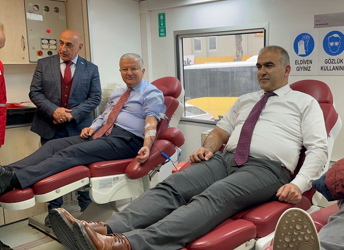 Aksaray'da Vali Murat Duru öncülüğünde kan bağışı yapıldı