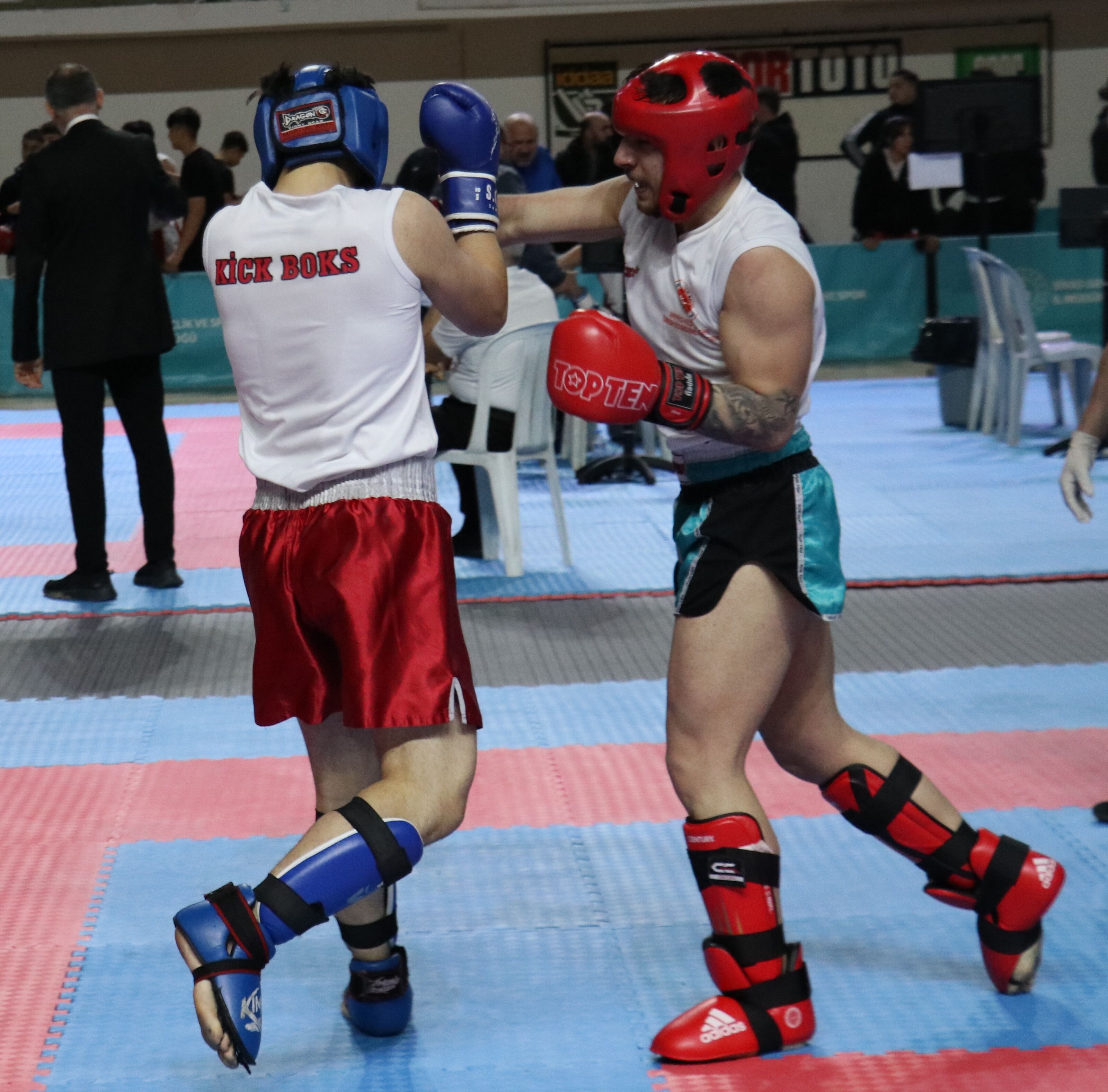 Türkiye Gençler Okullar Kick Boks Şampiyonası Sivas'ta devam ediyor