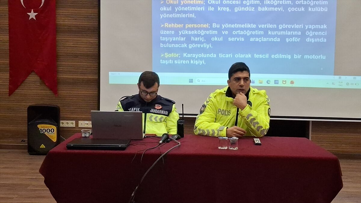 Beypazarı'nda öğrenci servisi sürücülerine eğitim verildi