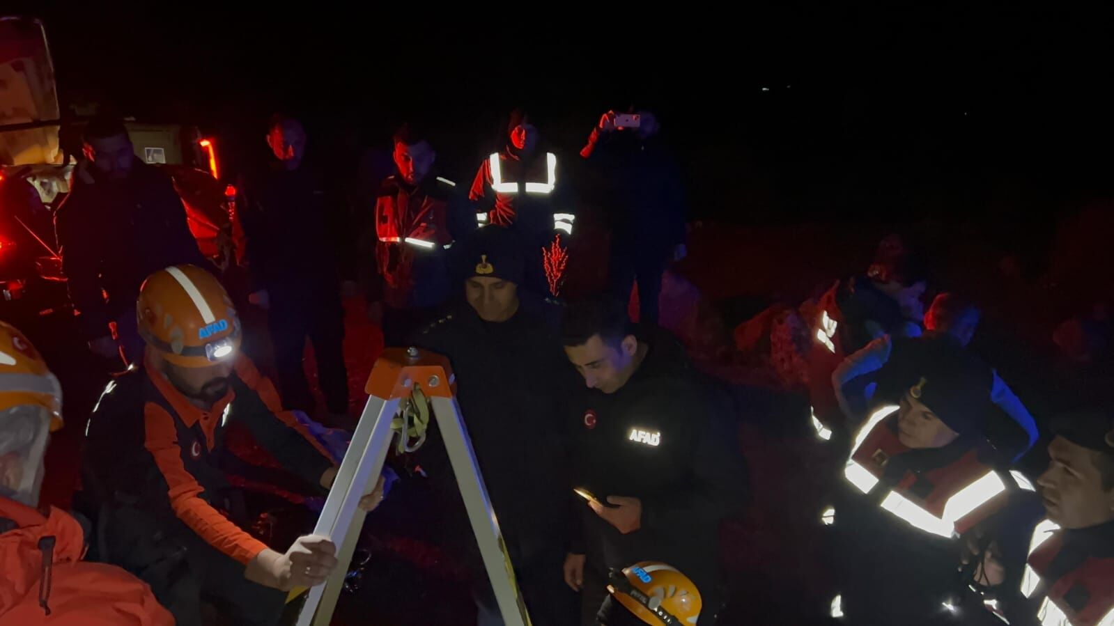Karaman'da define ararken sarnıçta mahsur kalan 3 kişi kurtarıldı