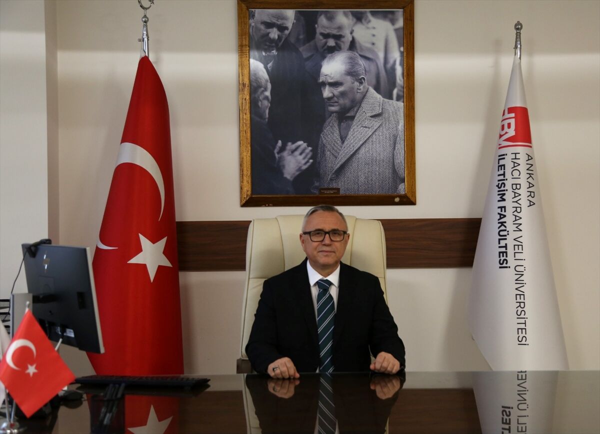 AHBV Üniversitesi İletişim Fakültesi Dekanlığına Prof. Dr. Mehmet Sezai Türk atandı