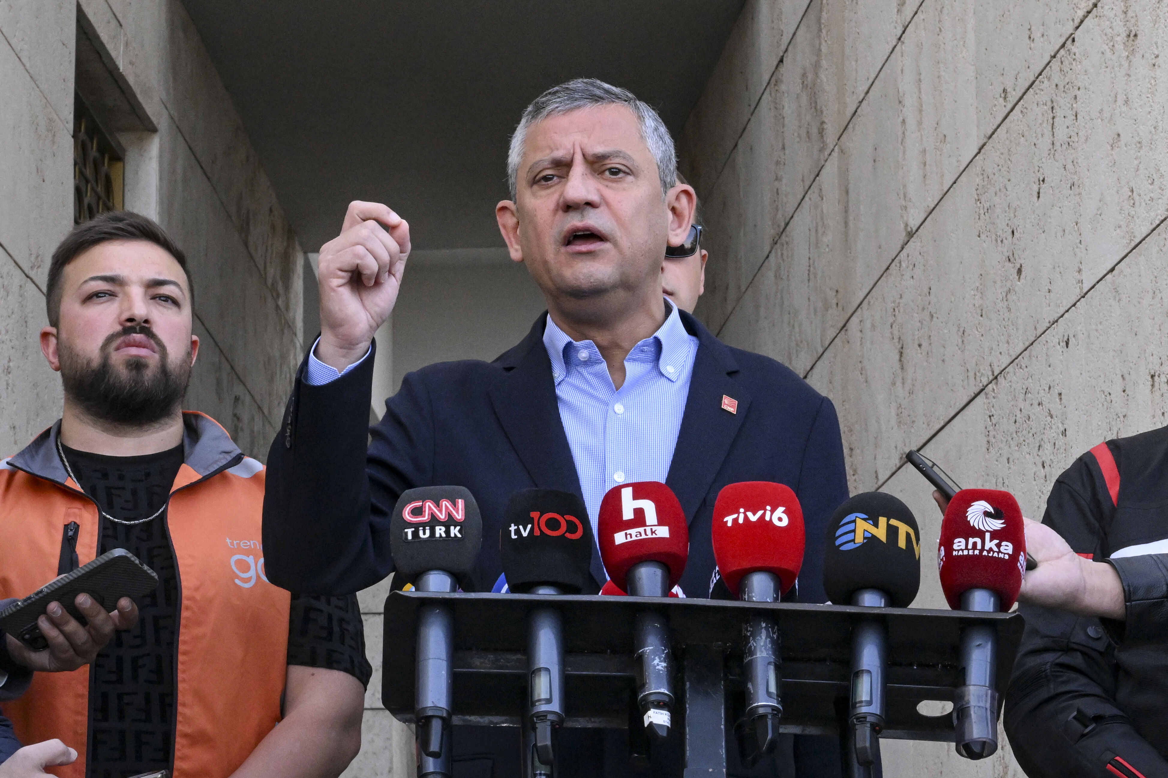 CHP Genel Başkanı Özel, gazetecilerin sorularını yanıtladı: