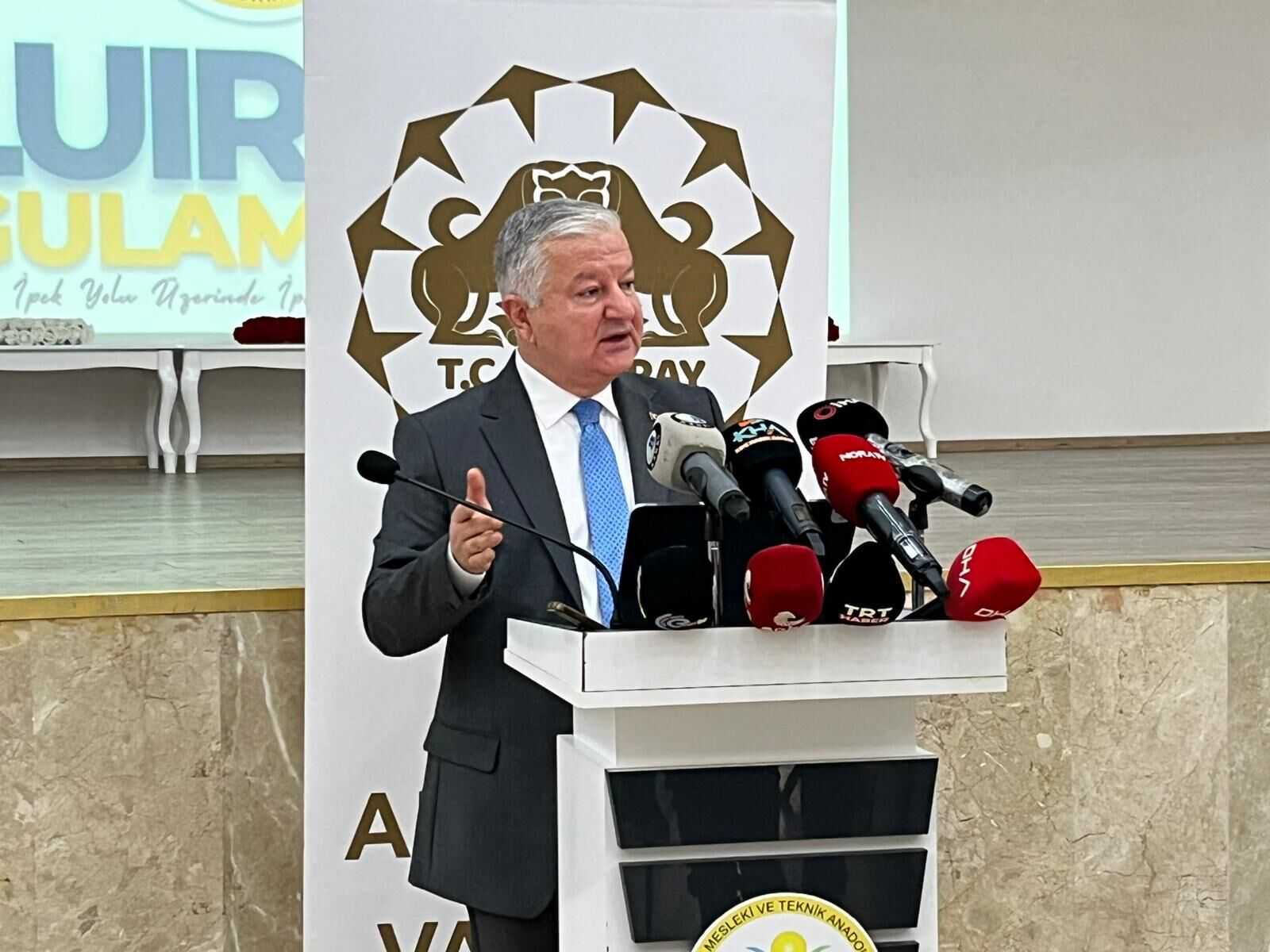 Aksaray Valisi Duru gazetecilerle bir araya geldi