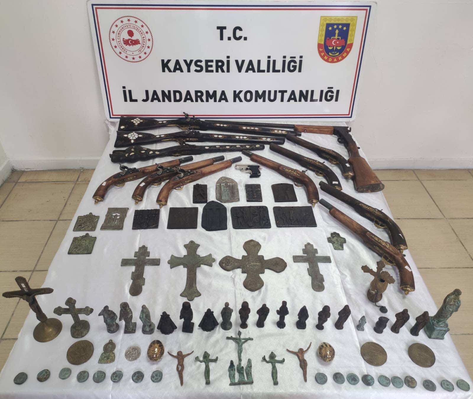 Kayseri'de tarihi obje, sikke ve silahların ele geçirildiği operasyonda 1 kişi yakalandı