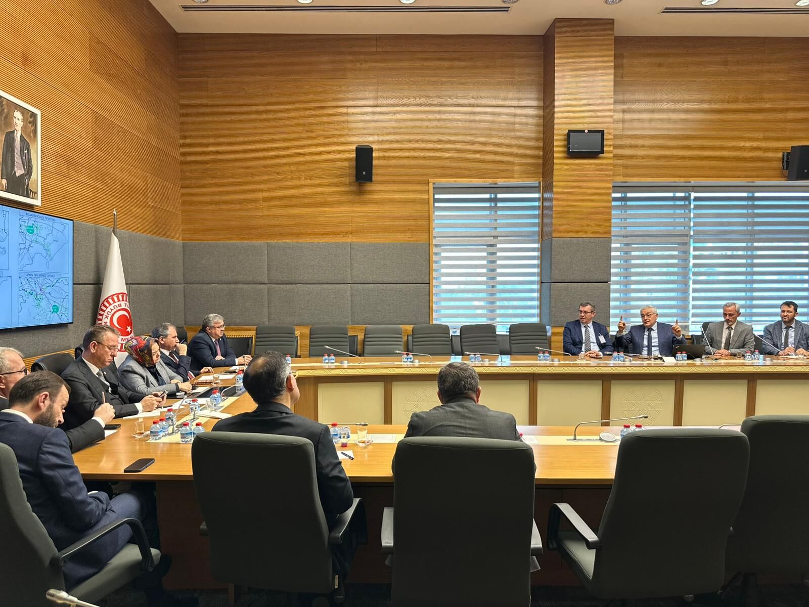 AK Parti'li Gürcan, OEDAŞ Genel Müdürü Celepci ve beraberindeki heyetle toplantı yaptı