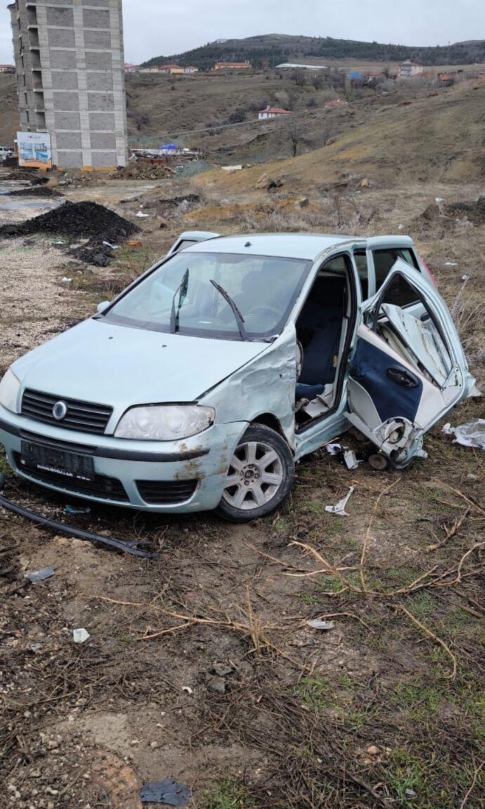 Yozgat'ta iki otomobilin çarpıştığı kazada 4 kişi yaralandı