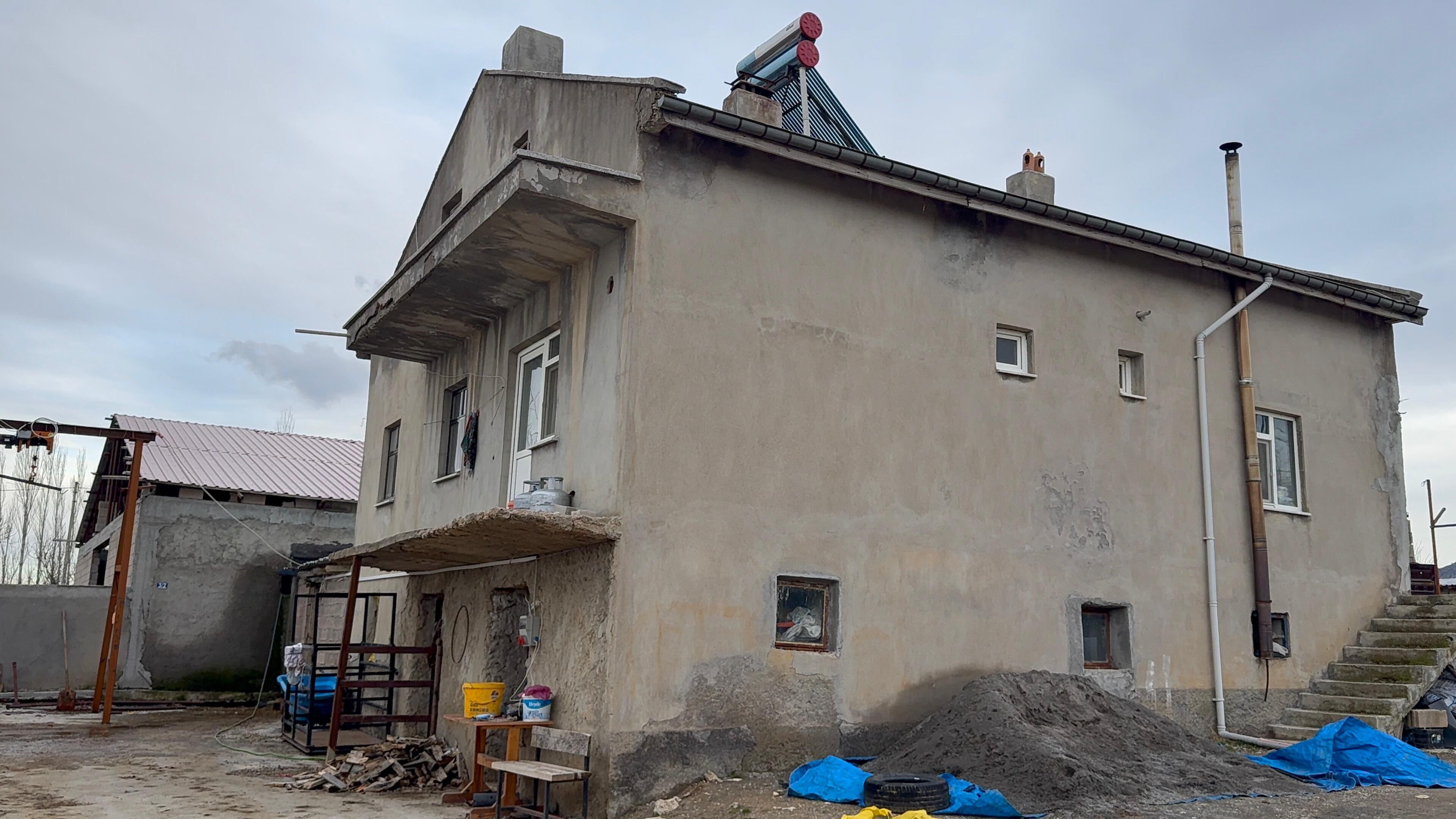 Konya'da evin ikinci kattaki balkonundan düşen kişi hayatını kaybetti