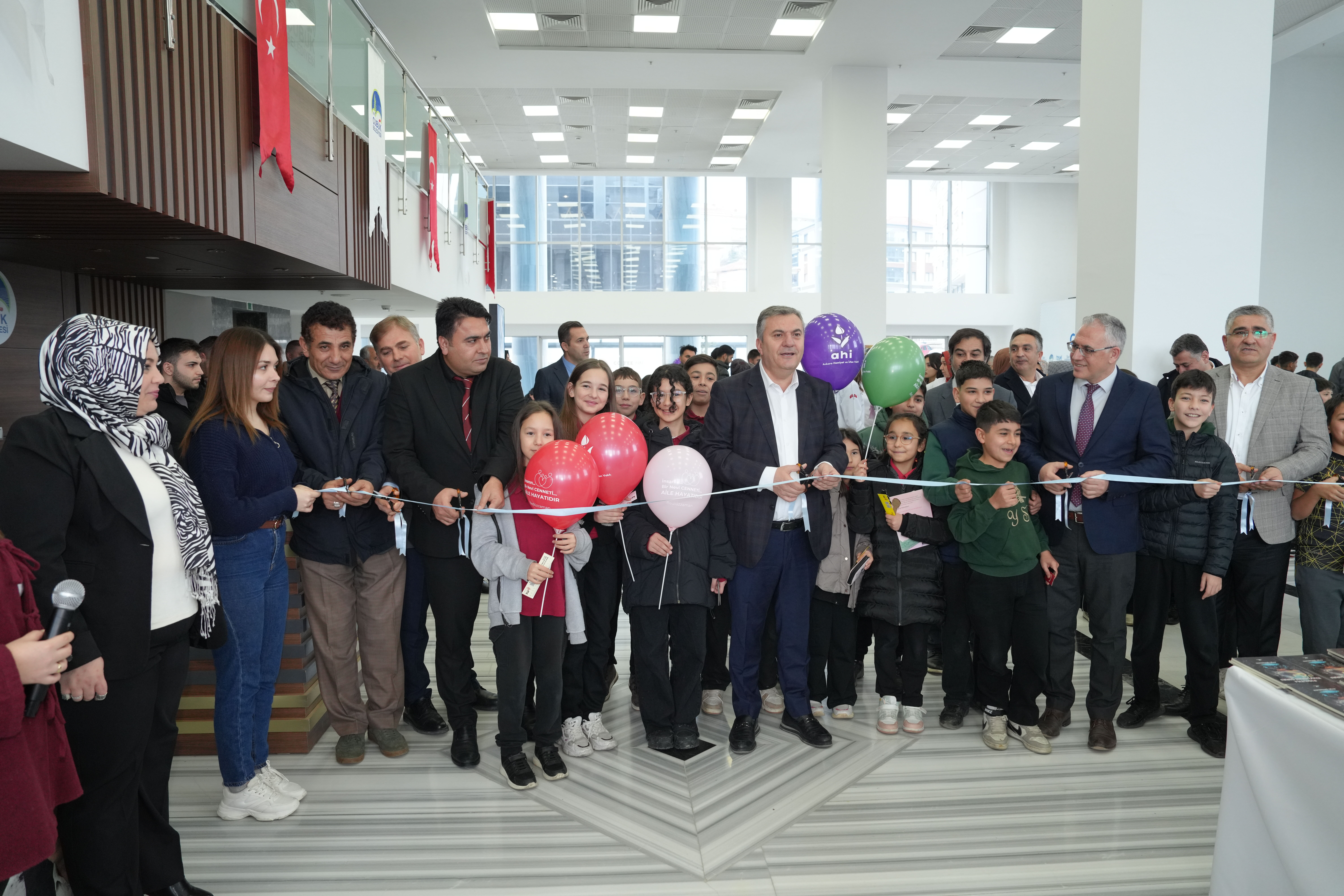 Çubuk'ta kitap fuarı açıldı