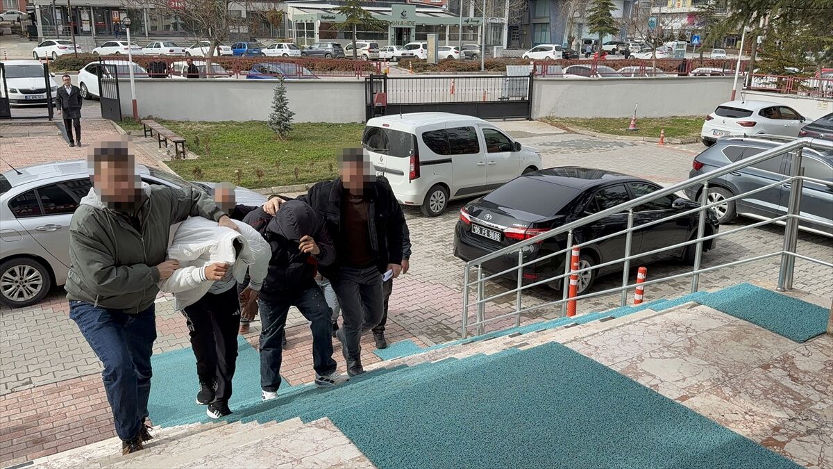 Konya'daki uyuşturucu operasyonunda 3 zanlı tutuklandı