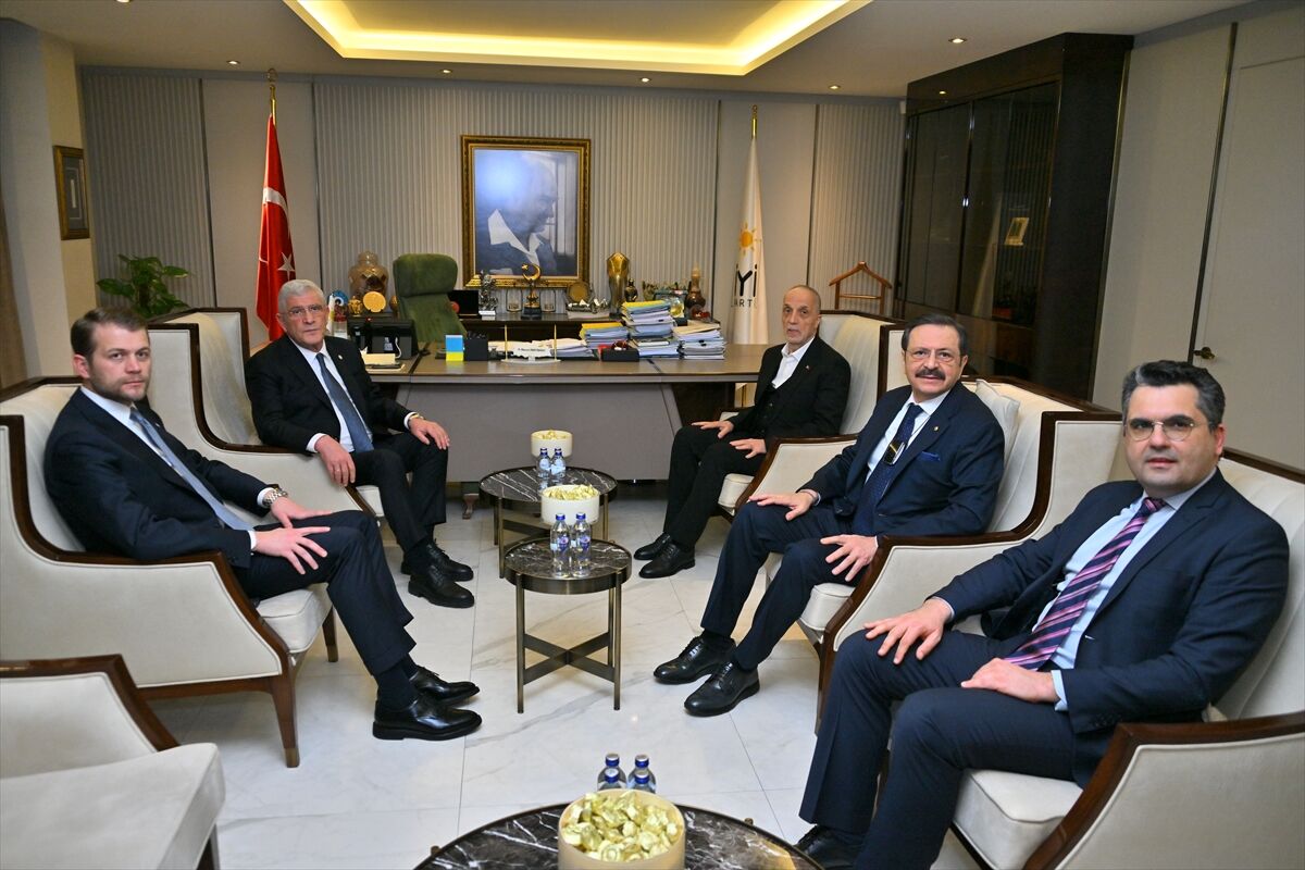 İYİ Parti Genel Başkanı Dervişoğlu, TÜRK-İŞ Başkanı Atalay ve TOBB Başkanı Hisarcıklıoğlu ile görüştü