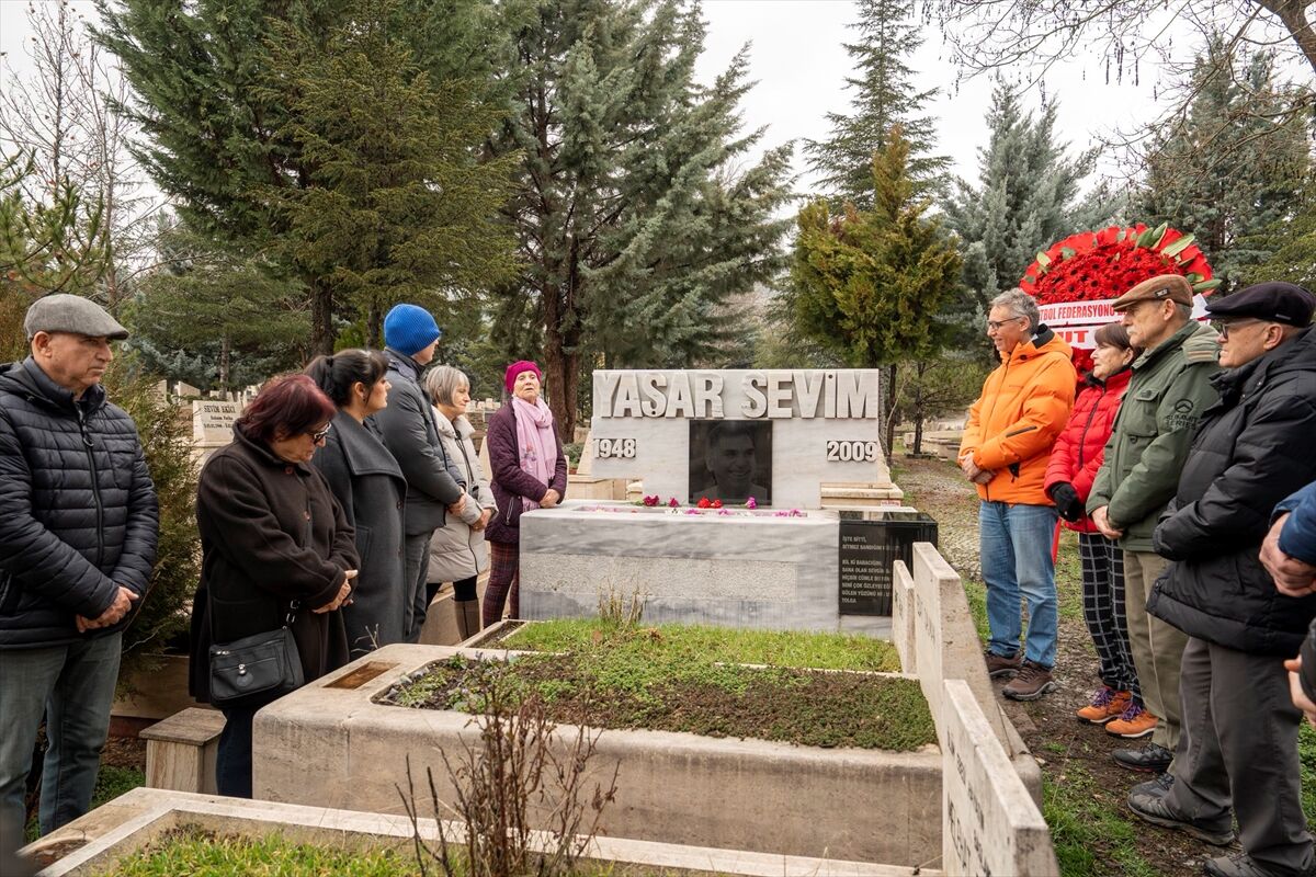 Yaşar Sevim, kabri başında anıldı