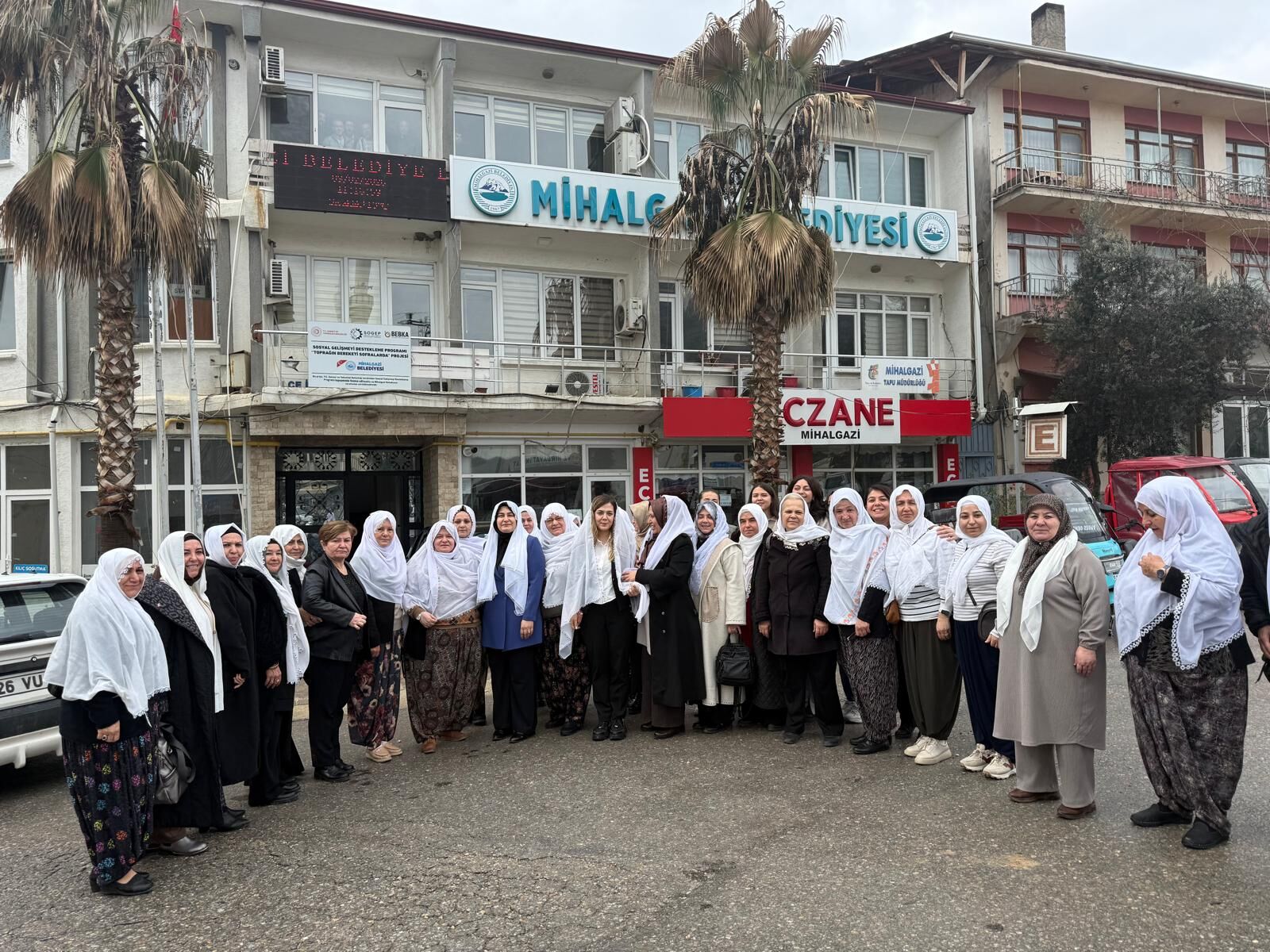 AK Parti Kadın Kolları’ndan Mihalgazi Belediye Başkanı’na Destek