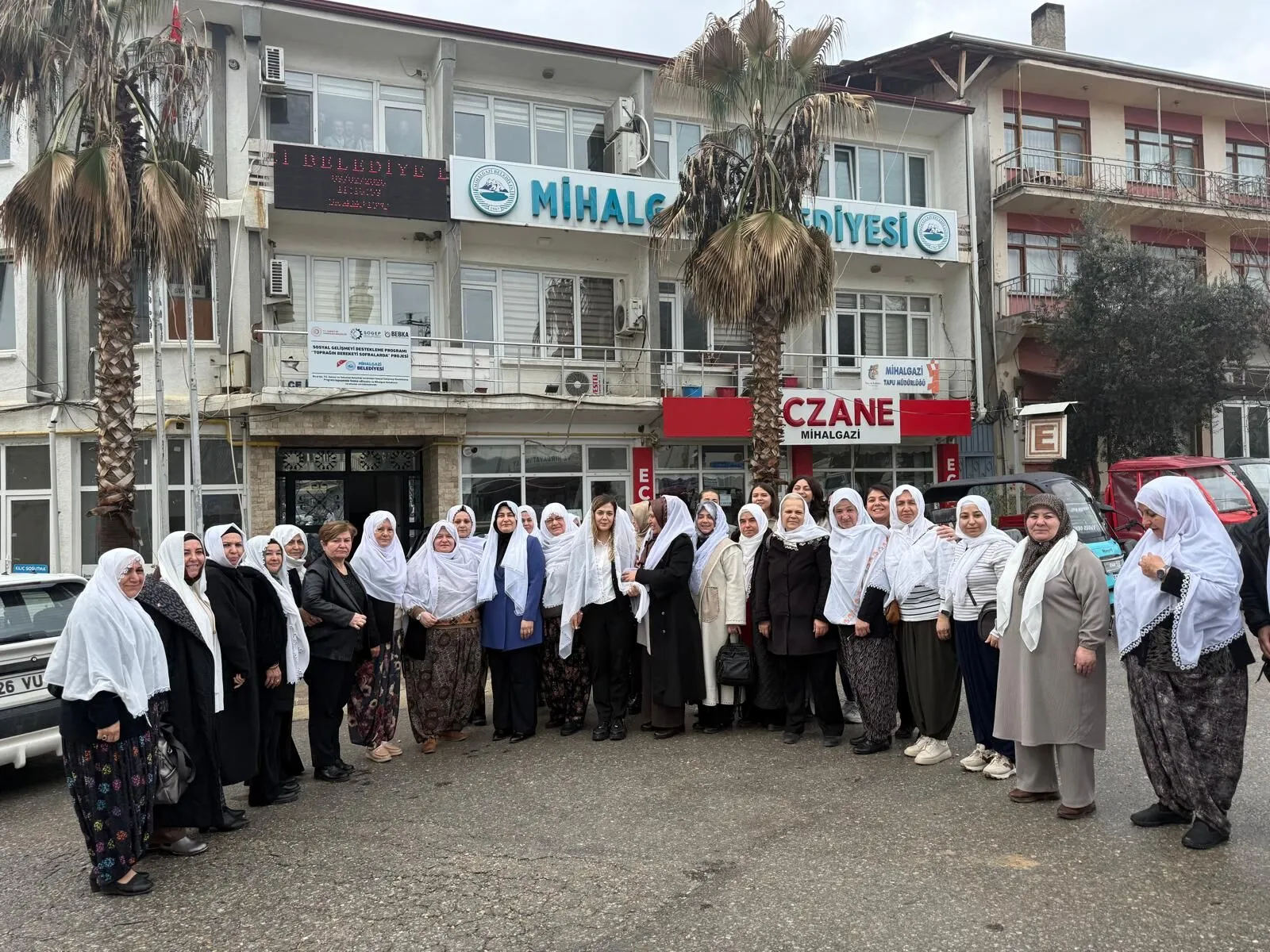 AK Parti Kadın Kolları’ndan Mihalgazi Belediye Başkanı’na Destek