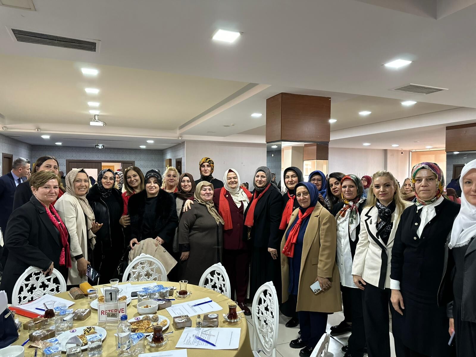 AK Parti'den 'Köklerden Geleceğe Kadın Kolları Teşkilat Çalıştayı'