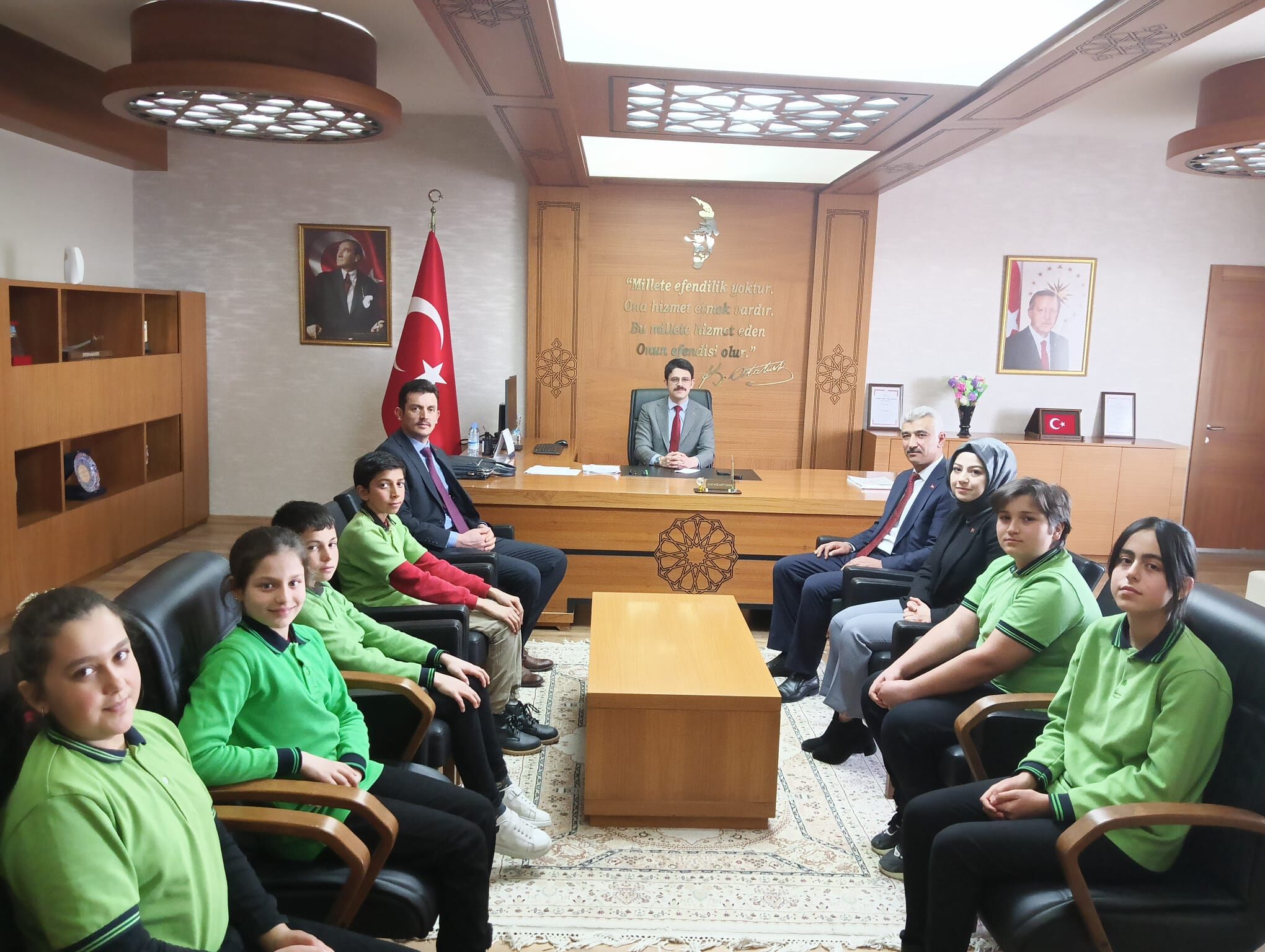 Ulaş'ta öğrenciler, Kaymakam Eskimez'i ziyaret etti