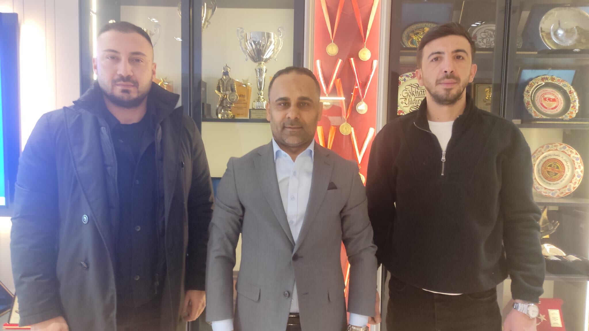 Nefer Tribünü Liderlerinden Medya 26 Grup Başkanı Gökhan Yıldırım’a Ziyaret!
