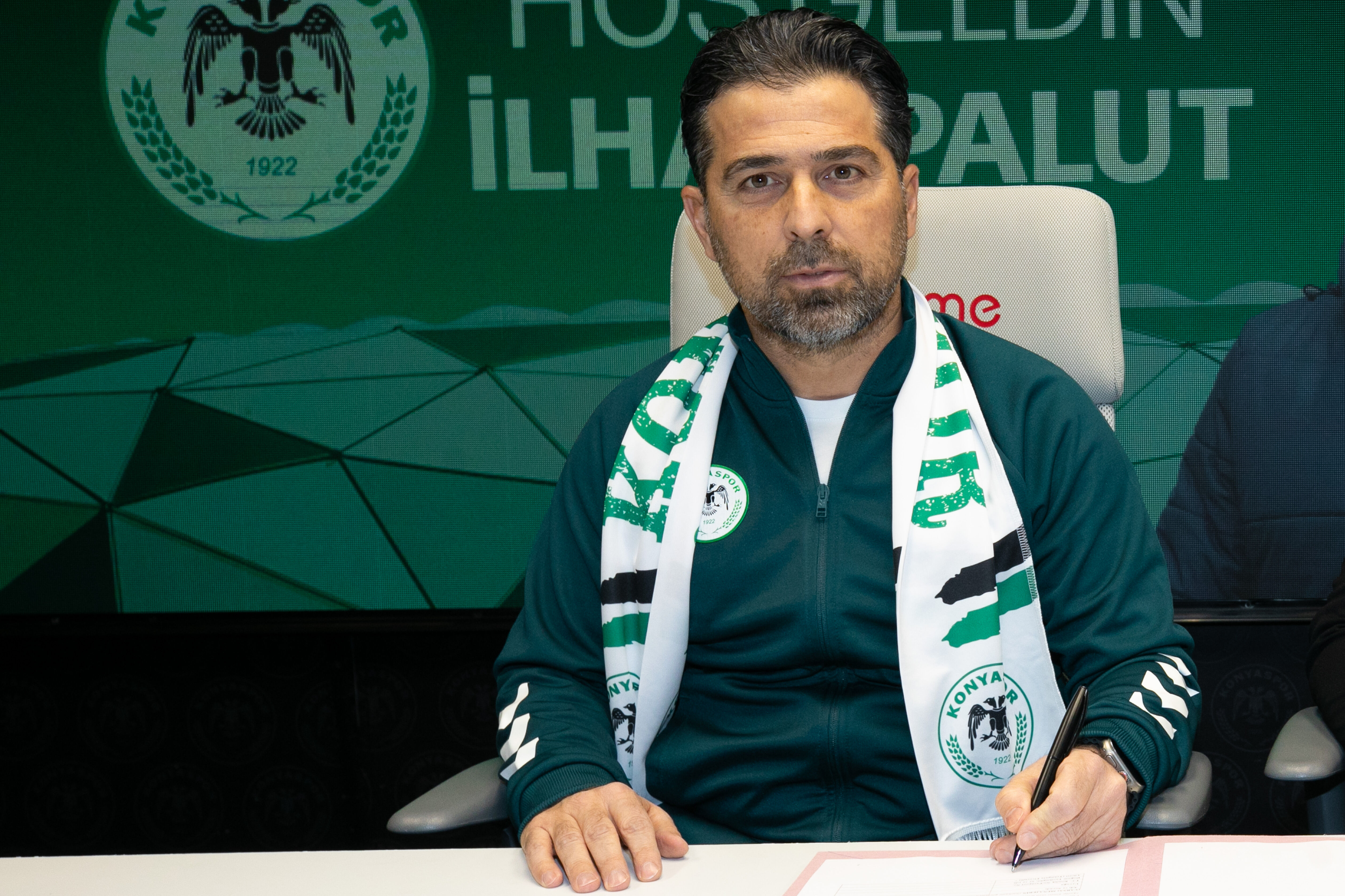Konyaspor, teknik direktör İlhan Palut ile 1,5 yıllık sözleşme imzaladı