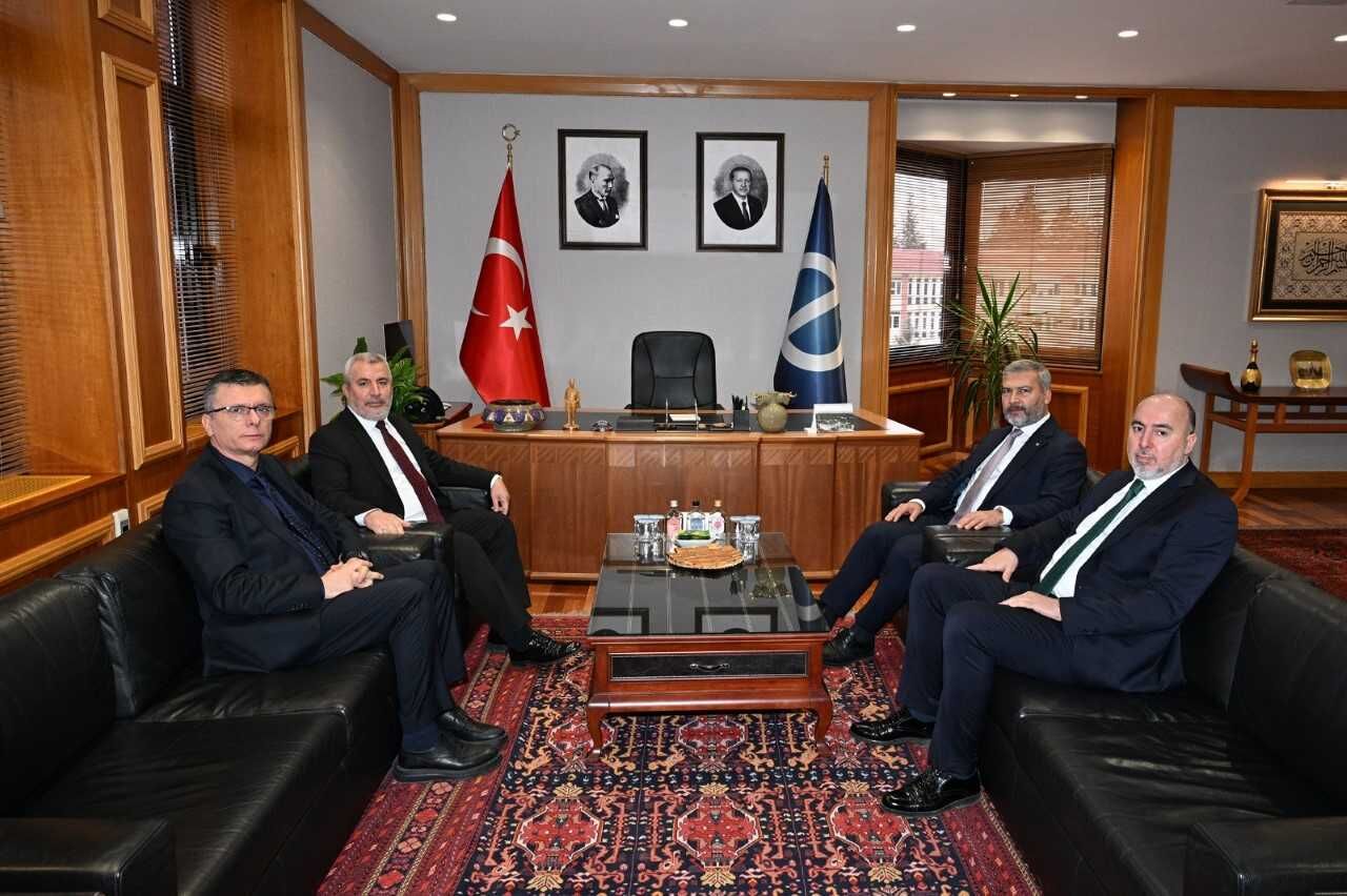 ÖSYM Başkanı Ersoy'dan Anadolu Üniversitesi Rektörü Adıgüzel'e ziyaret