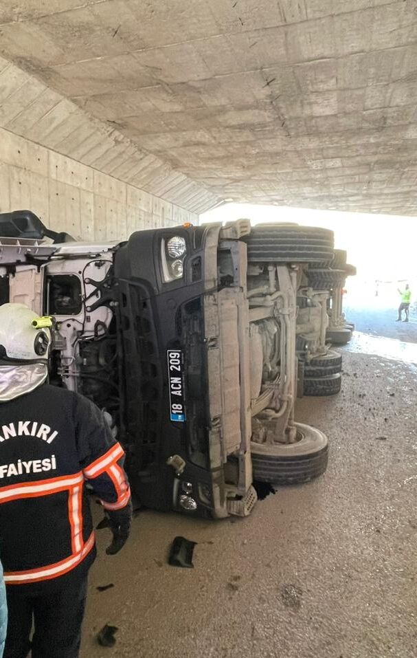 Çankırı'da devrilen tırdaki 4 kişi yaralandı