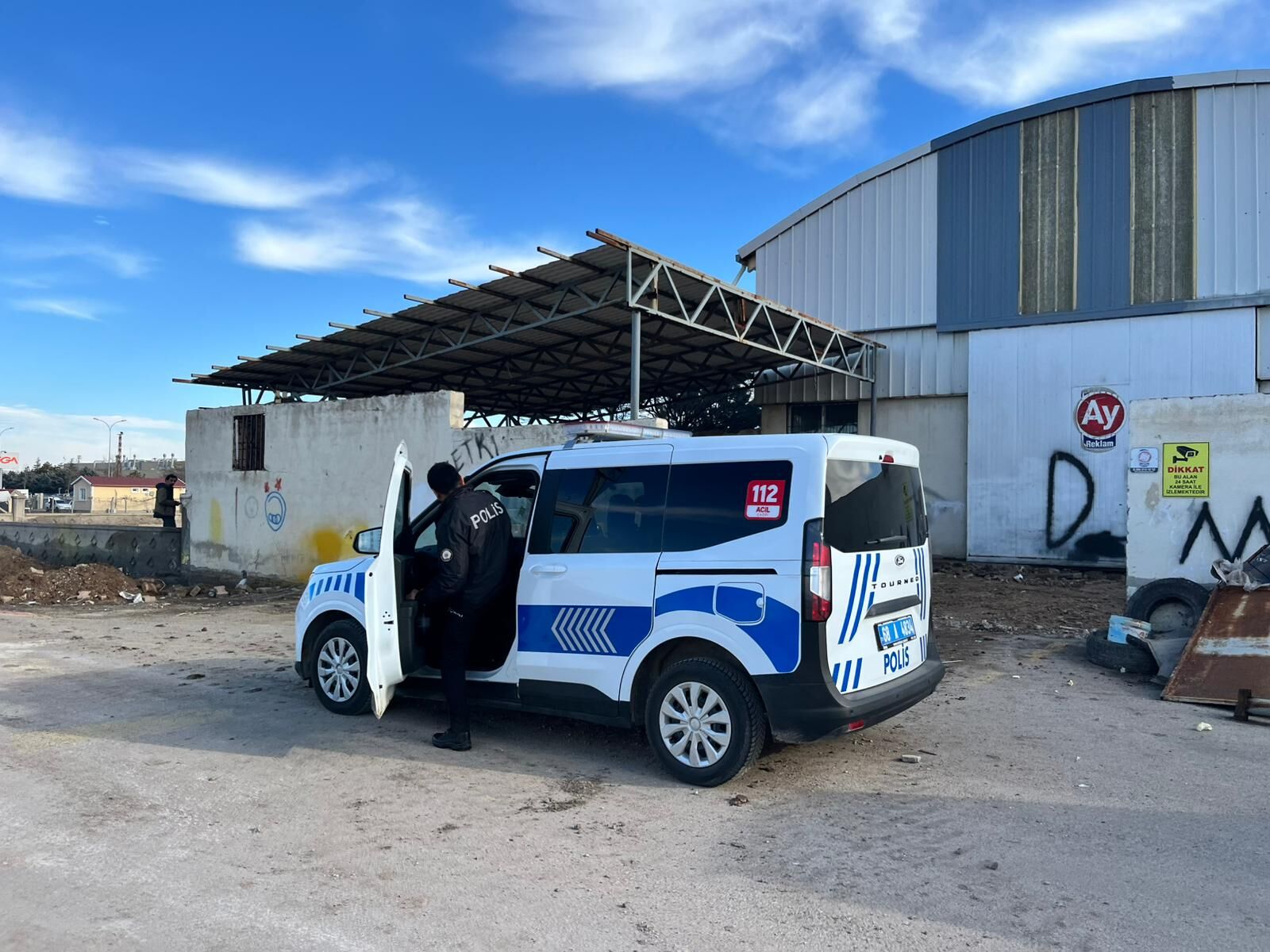 Aksaray'da yüksekten düşen işçi yaralandı