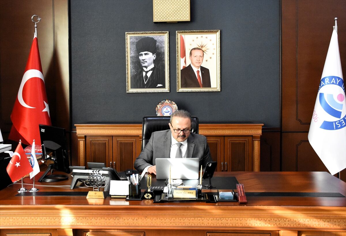 Aksaray Üniversitesi Rektörü Prof. Dr. Arıbaş, AA'nın 'Yılın Kareleri' oylamasına katıldı