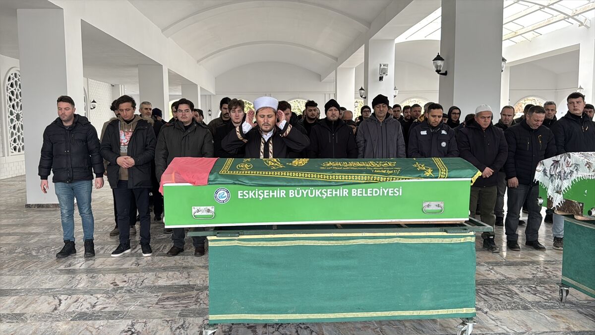 Antalya'daki otobüs kazasında hayatını kaybeden Resmiye Göktepe'nin cenazesi defnedildi