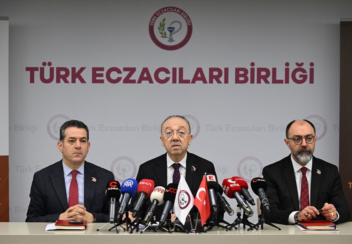 Türk Eczacıları Birliği Başkanı Demirci'den 'eczanelerde aşılama' önerisi: