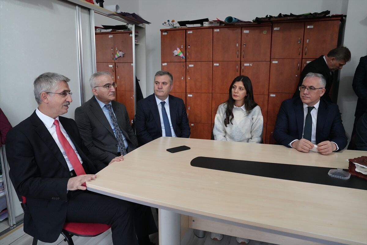 Çubuk'ta ilk ders 'Bayrak Sevgisi' temasıyla başladı