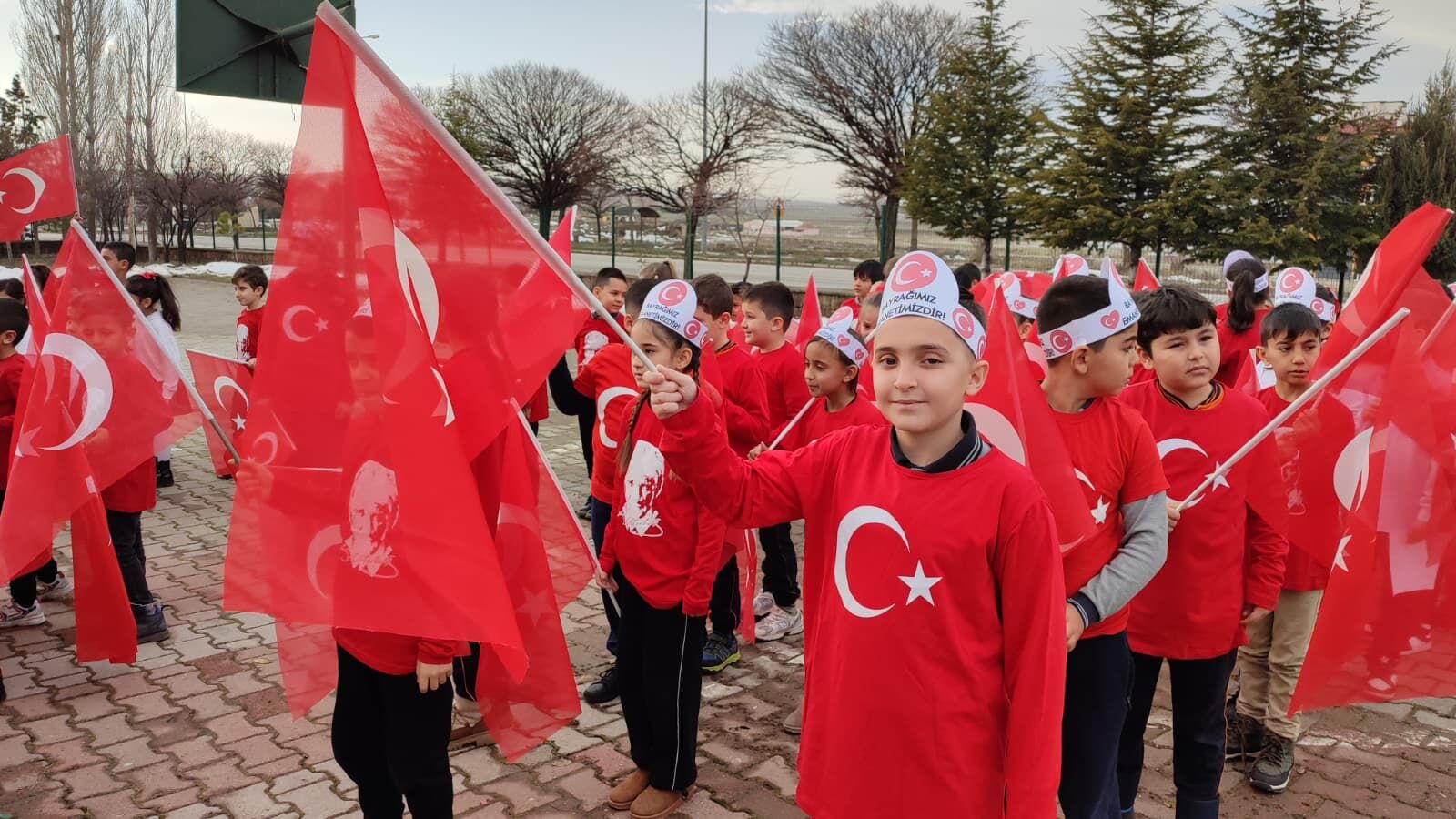 Sarıoğlan'da yarıyıl tatili sonrası ilk ders zili çaldı