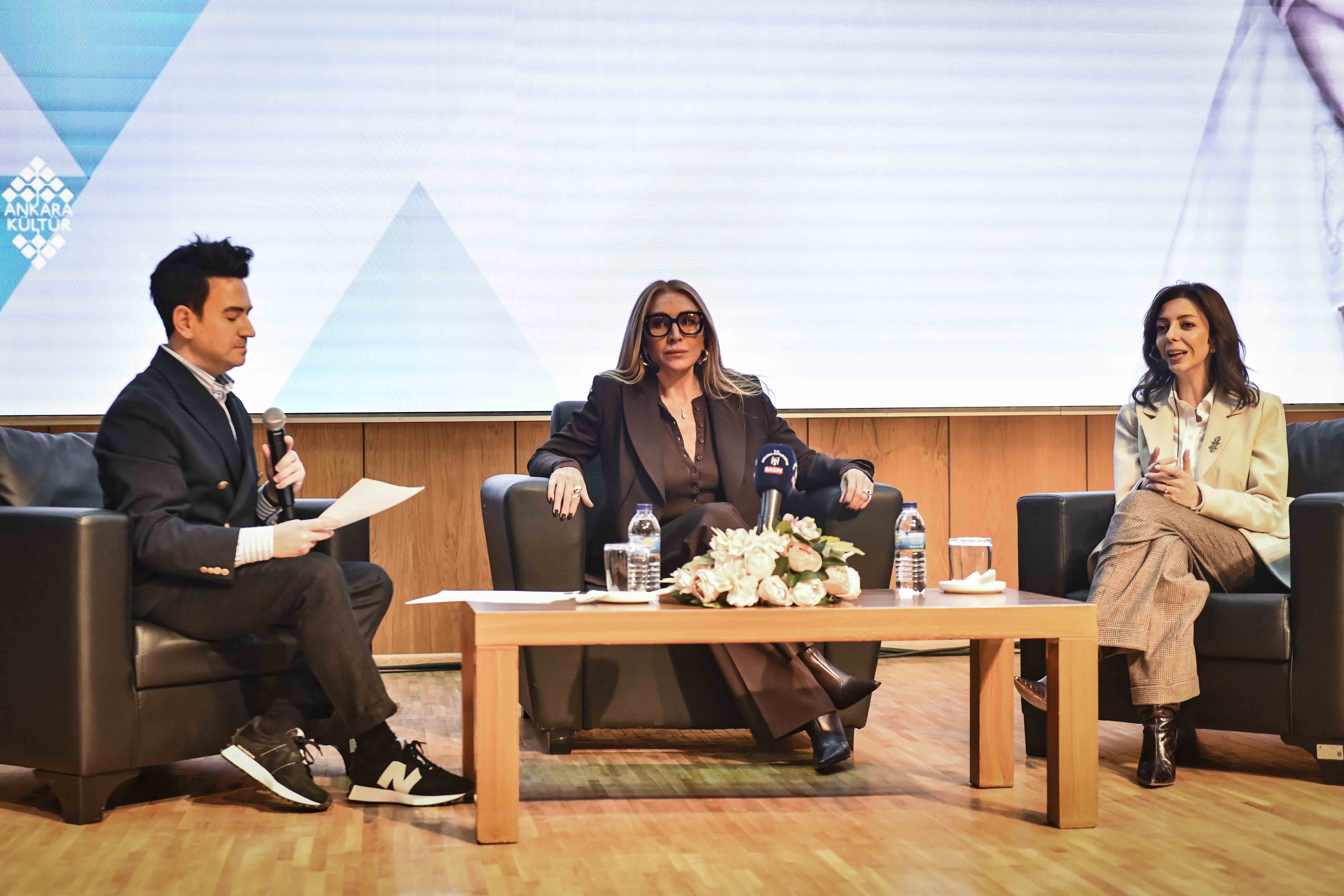 ABB'nin 'Kocatepe Sohbetleri'nde modacı Dilek Hanif kadınlarla buluştu