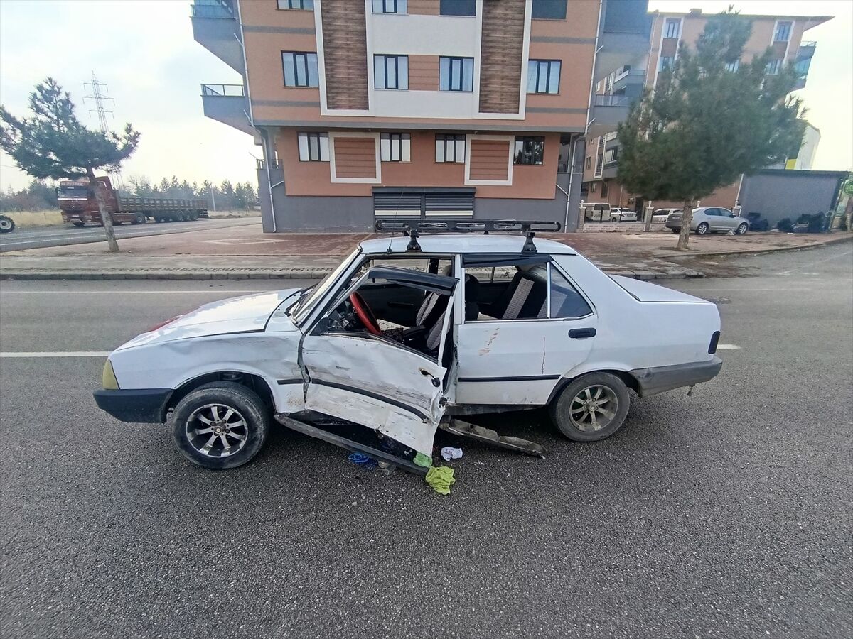 Seydişehir'deki trafik kazasında 2 kişi yaralandı