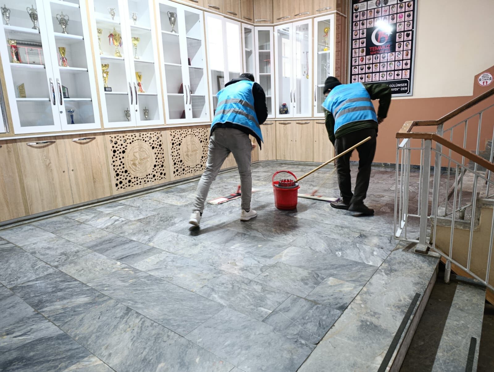 Seydişehir'de denetimli serbestlik yükümlüleri okul temizliği yaptı