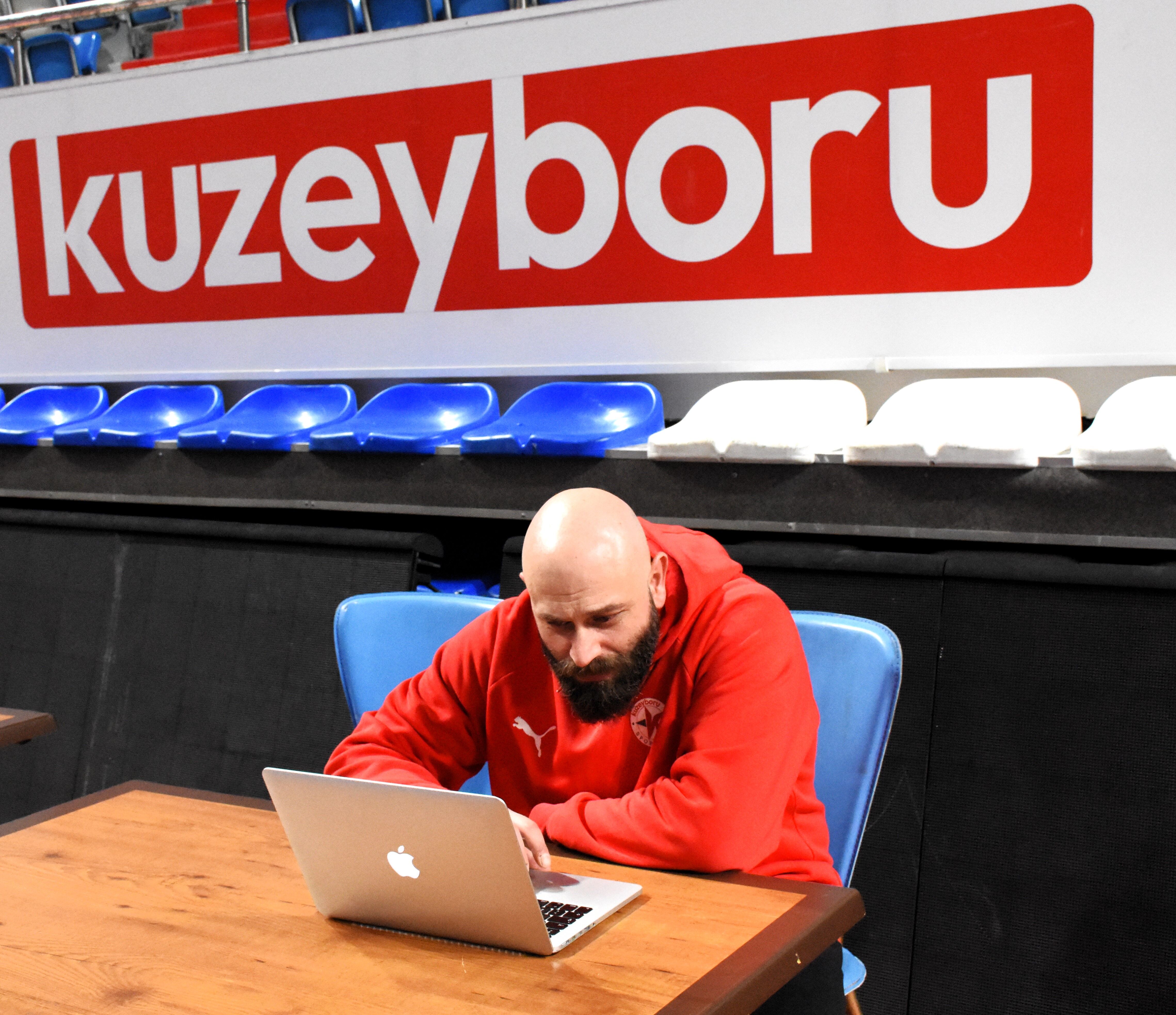 Kuzeyboru Başantrenörü Dehri Can Dehrioğlu, AA'nın 'Yılın Kareleri' oylamasına katıldı