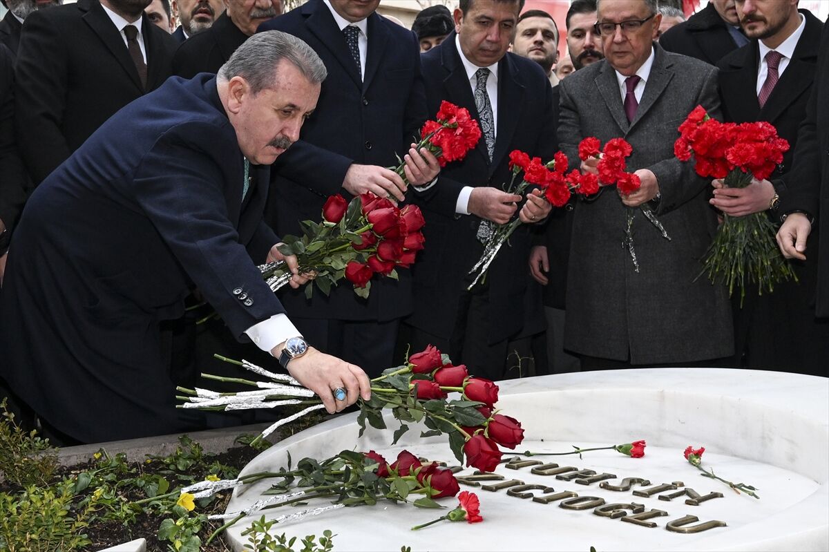 Muhsin Yazıcıoğlu, BBP'nin 33. kuruluş yıl dönümünde kabri başında anıldı
