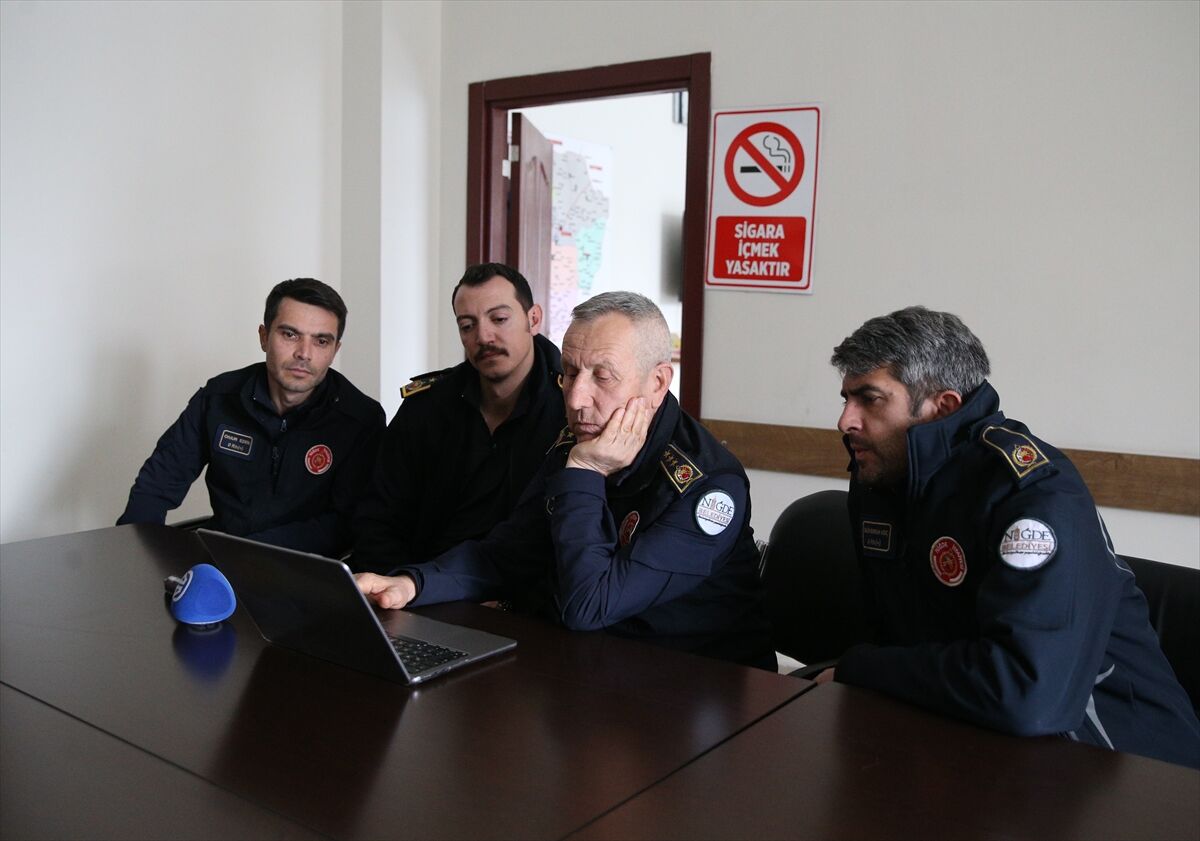 Niğde Belediyesi İtfaiye Müdürlüğü personeli, AA'nın 'Yılın Kareleri' oylamasına katıldı