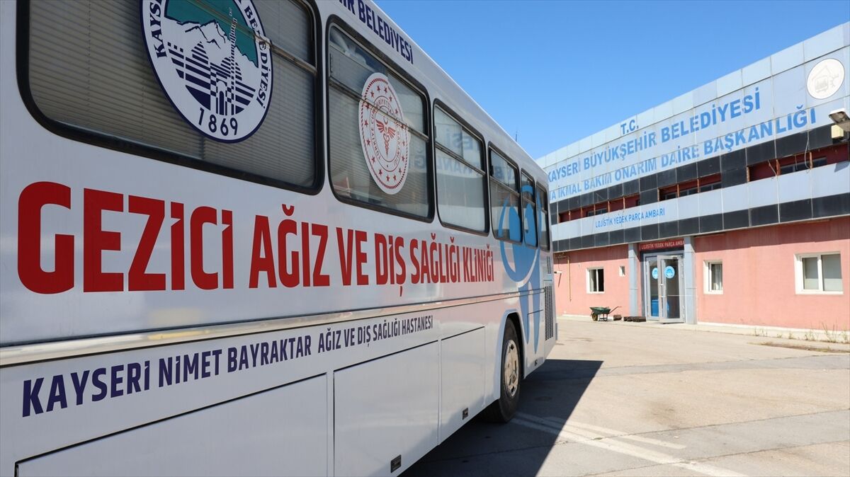 Kayseri'de gezici ağız ve diş sağlığı kliniği otobüsü 1724 vatandaşa ulaştı