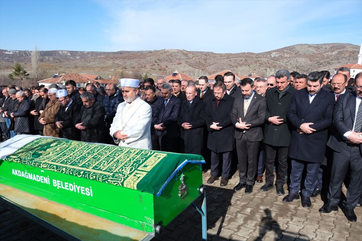 TBMM Başkanvekili Bozdağ, Yozgat'ta kayınvalidesi Yeter Dinç'in cenaze törenine katıldı