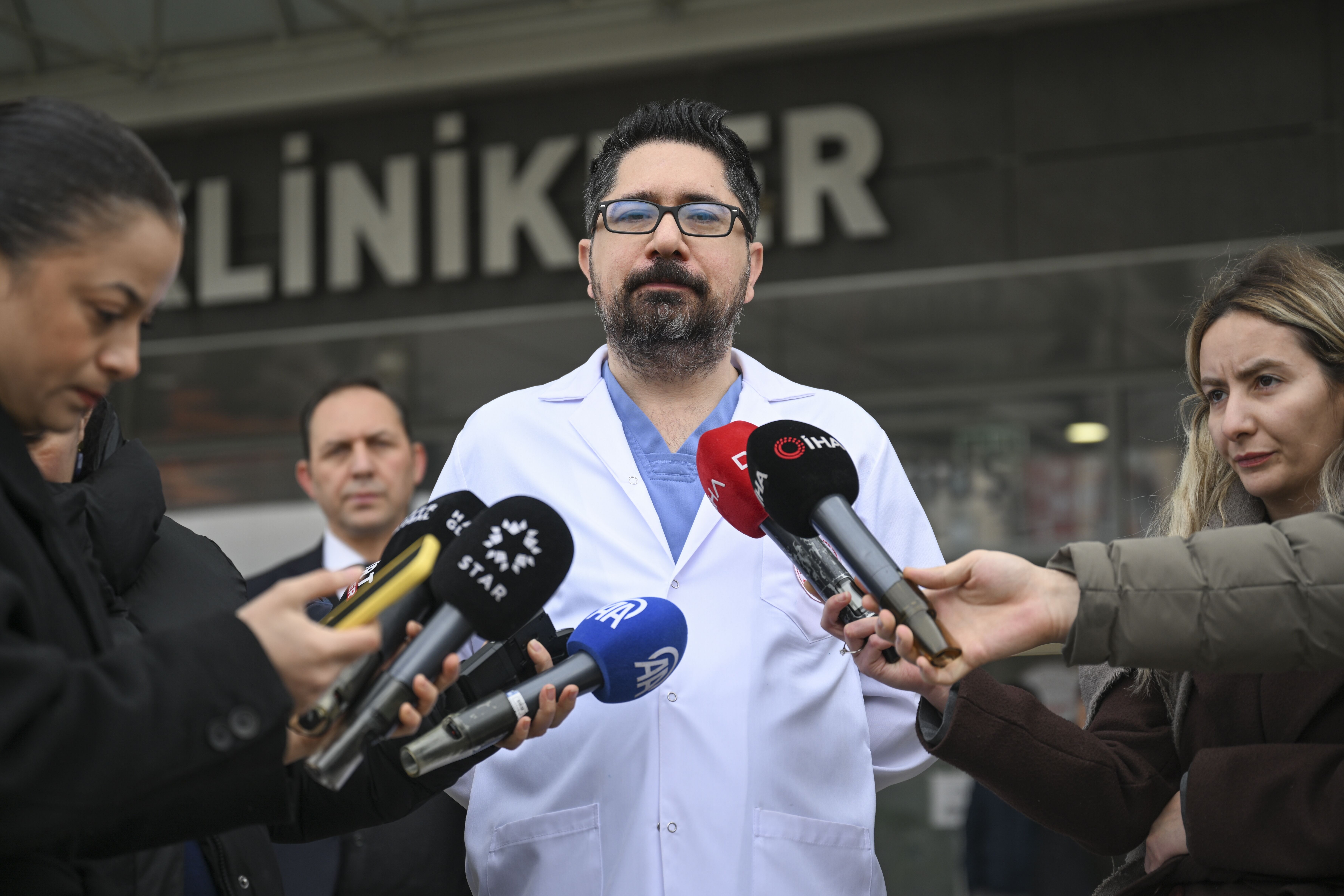 Kalp krizi şüphesiyle hastaneye başvuran sanatçı Hakan Taşıyan'ın sağlık durumuna ilişkin açıklama