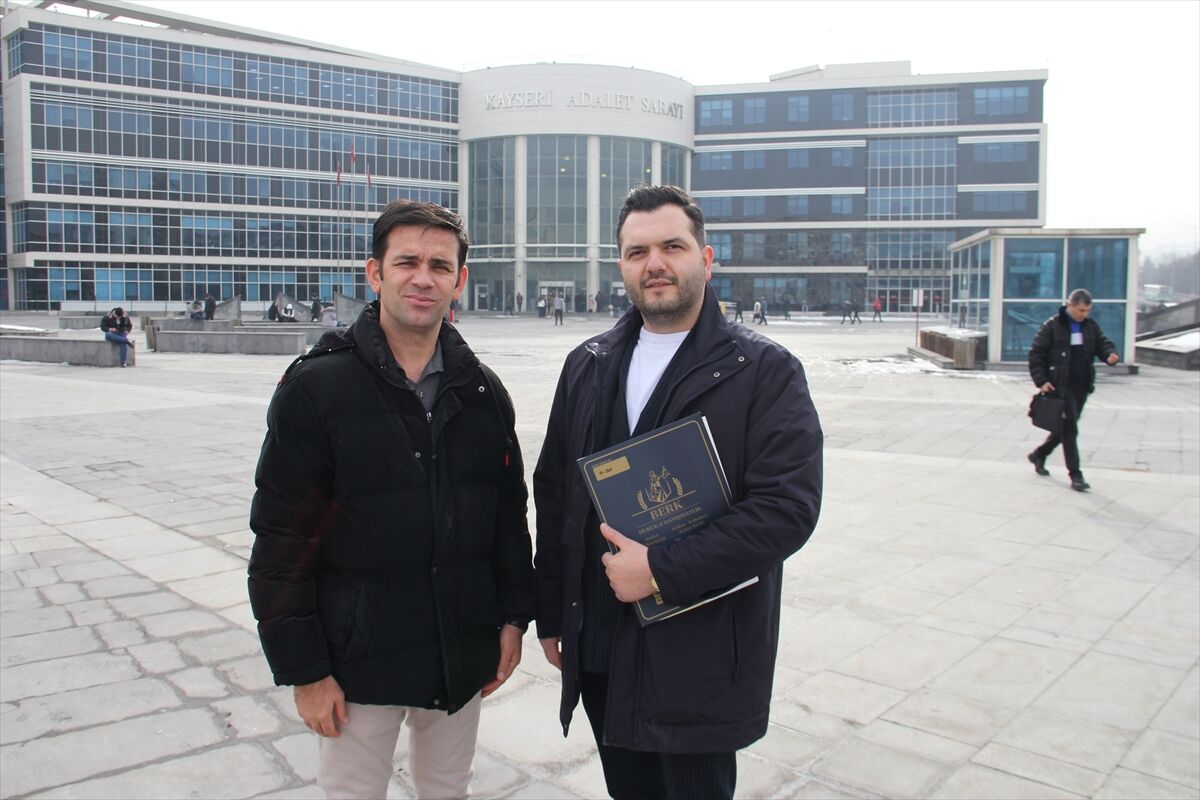 Hamburgerden çıkan kemiğin kırdığı 2 dişi için 1 milyon lira tazminat talebinde bulundu