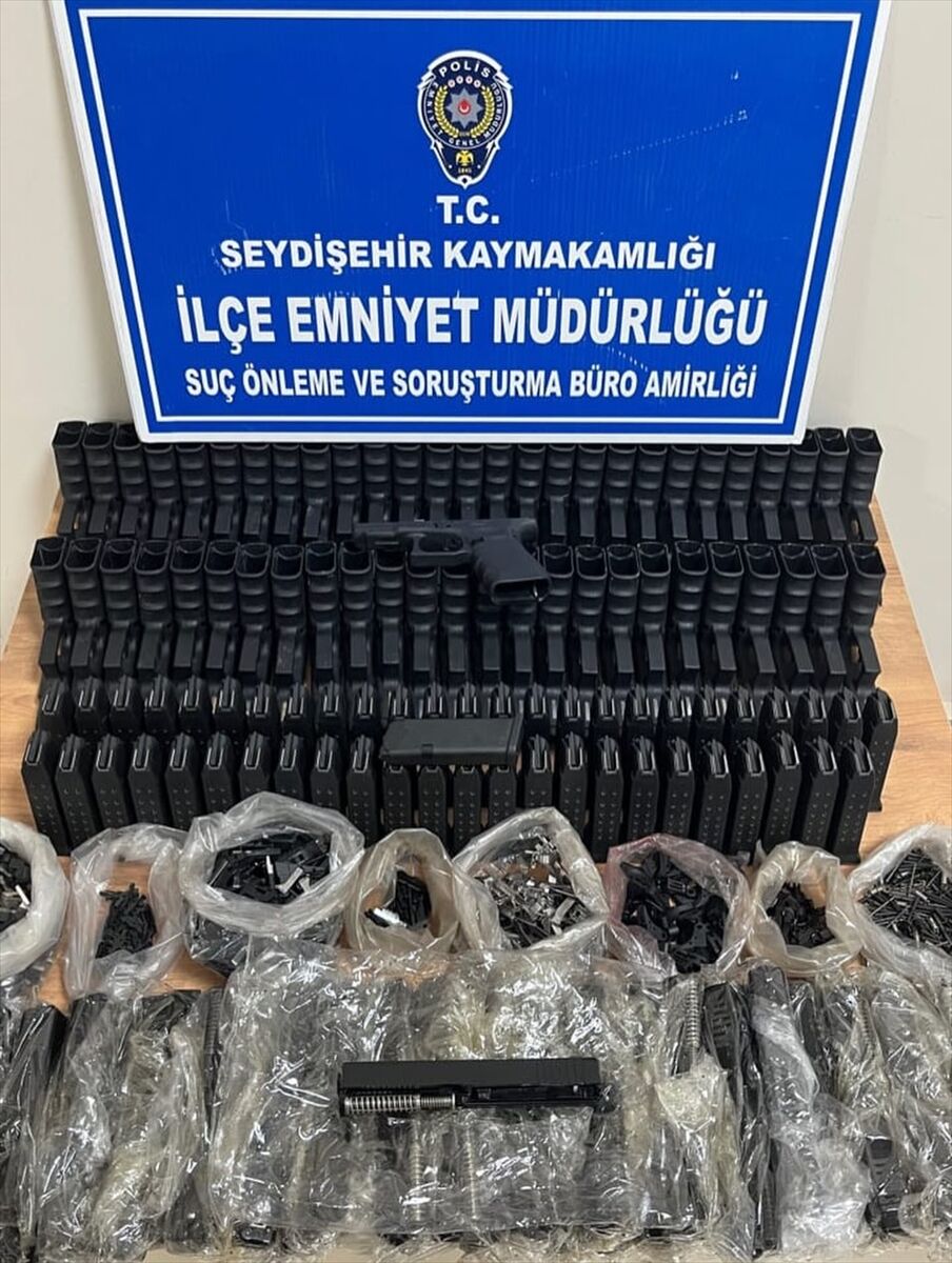 Konya'da valizinde tabanca parçaları bulunan zanlı tutuklandı