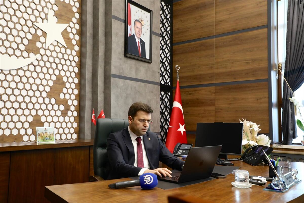Niğde Valisi Akmeşe, AA'nın 'Yılın Kareleri' oylamasına katıldı