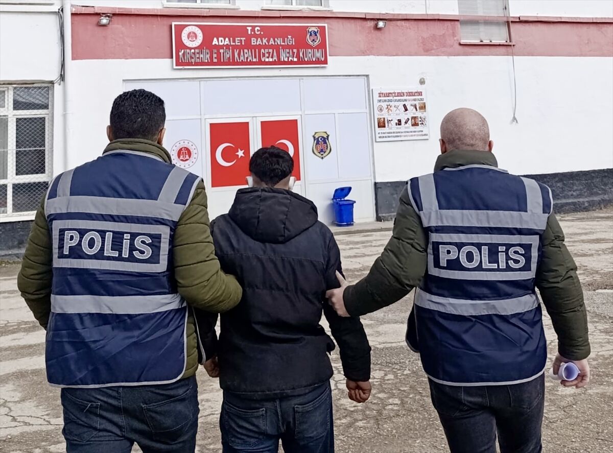Kırşehir'de 82 yıl kesinleşmiş hapis cezası bulunan hükümlü yakalandı