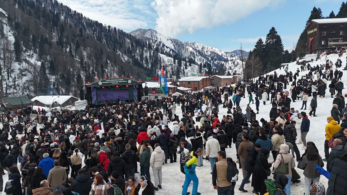 Rize'de '18. Kardan Adam Kış Festivali' gerçekleştirildi